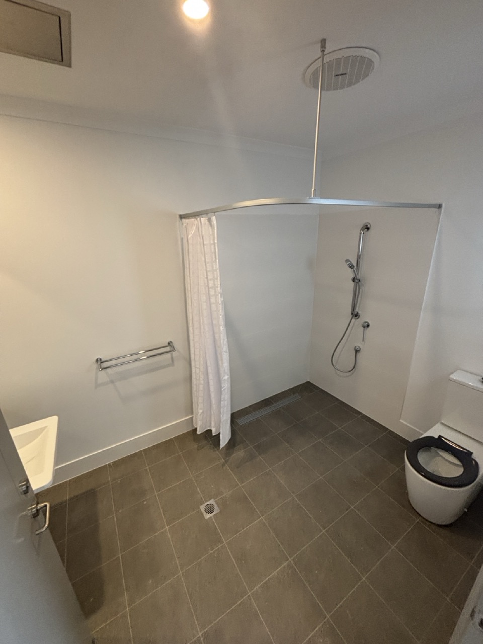 GR8 DISABILITY HOUSING — Home image 4