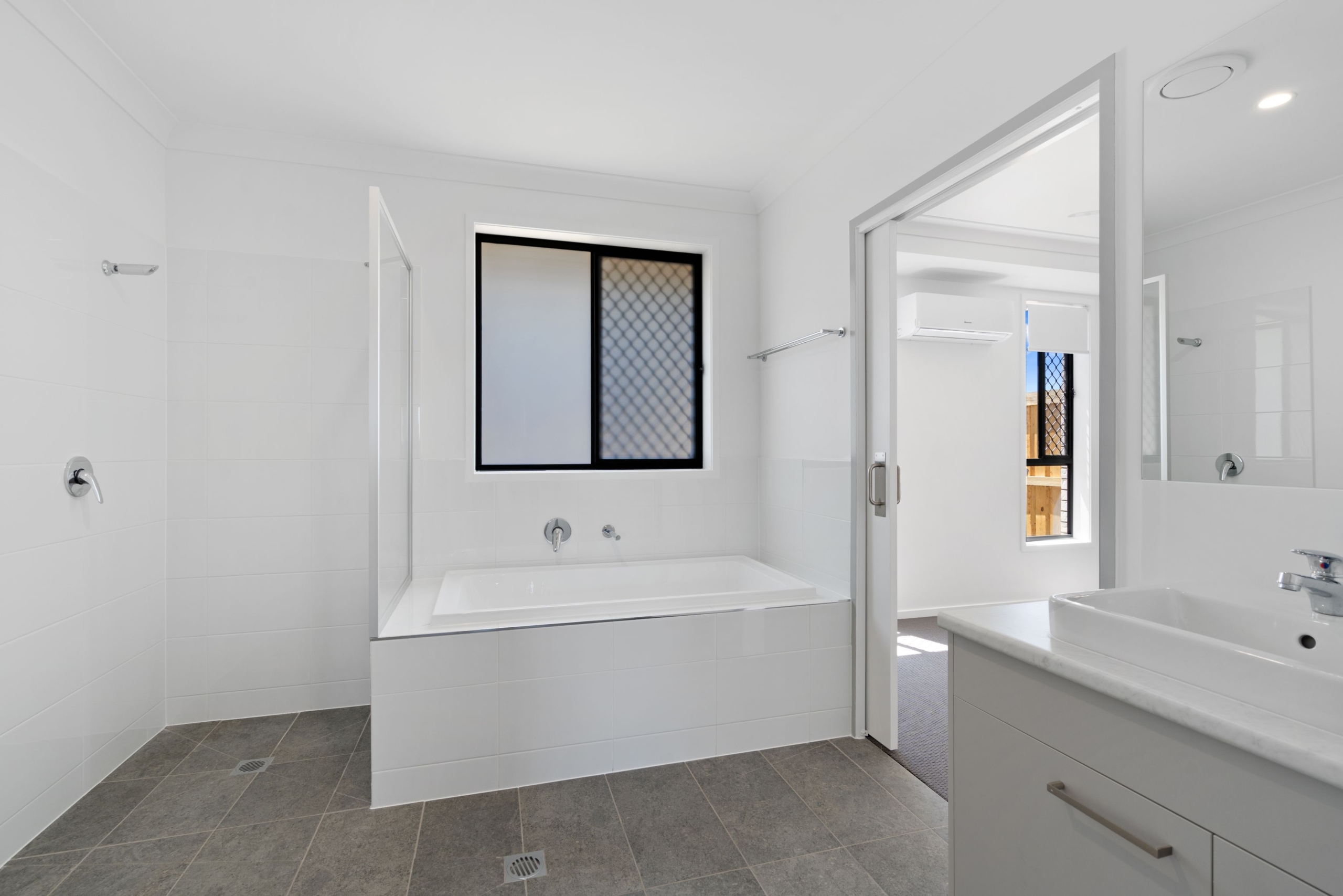 Gleneagle, Beaudesert Qld - Improved Livability House — Home image 9