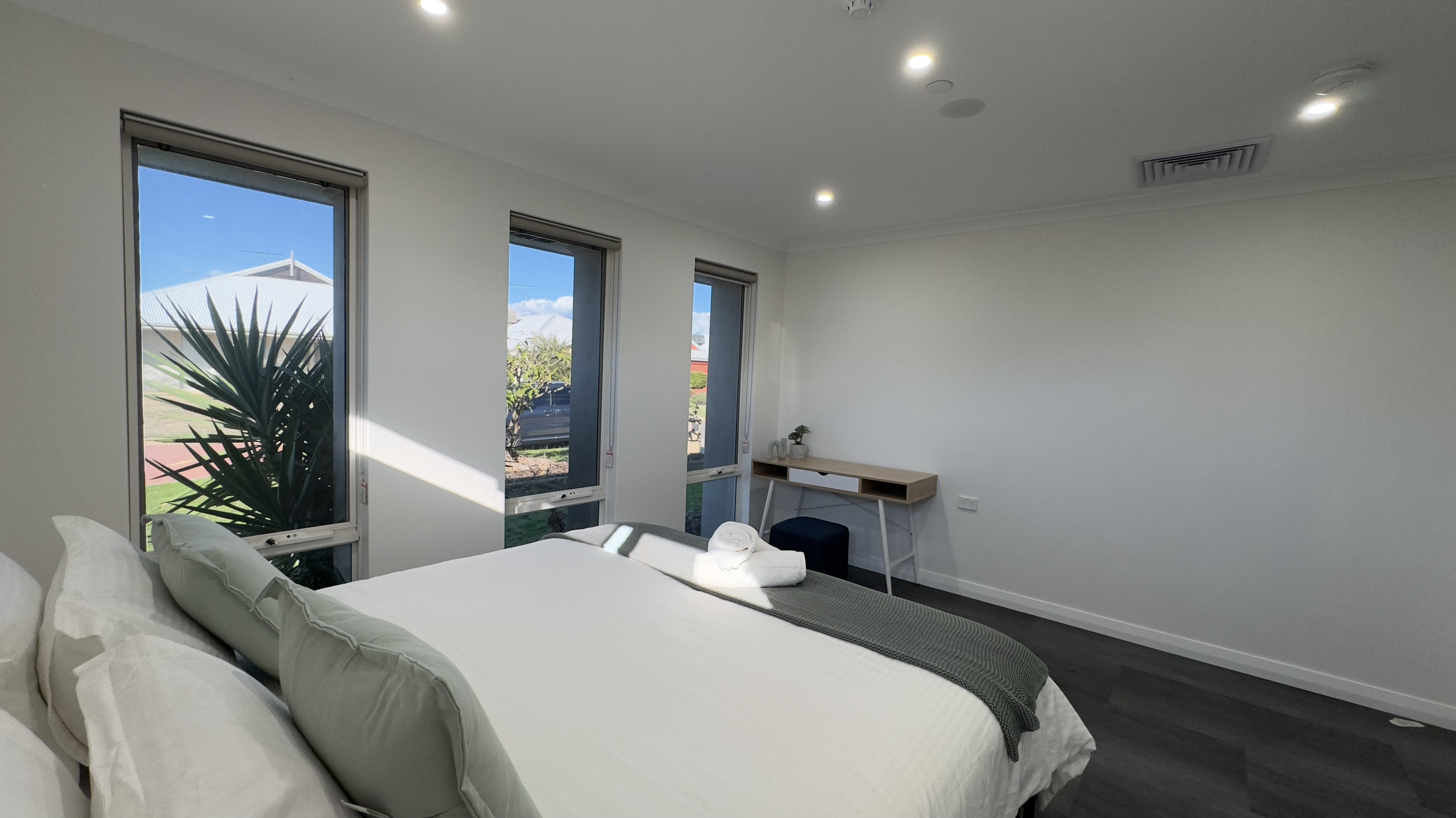 Fully Accessible SIL Home in Mandurah for STA/Respite, MTA, Longterm — Home image 5