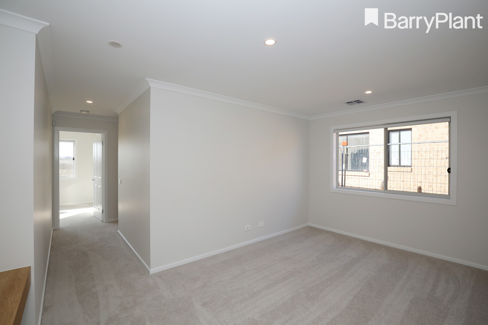 Warm and Welcoming SIL Property in Clyde North — Home image 6