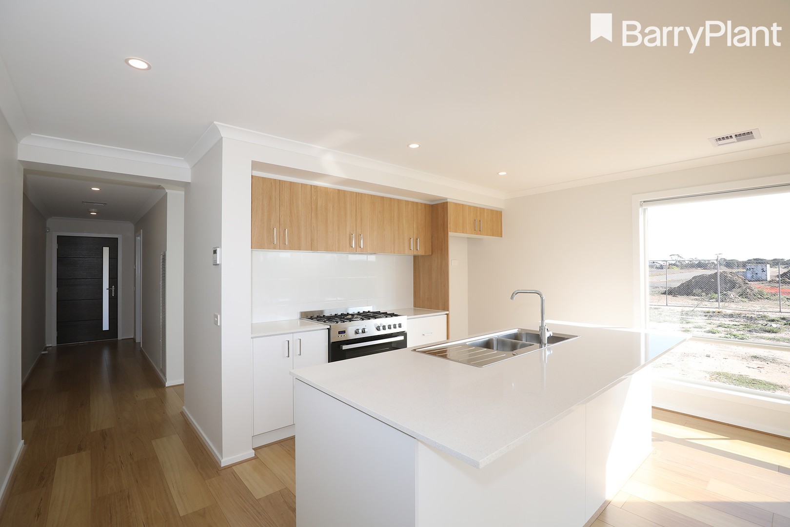 Warm and Welcoming SIL Property in Clyde North — Home image 2