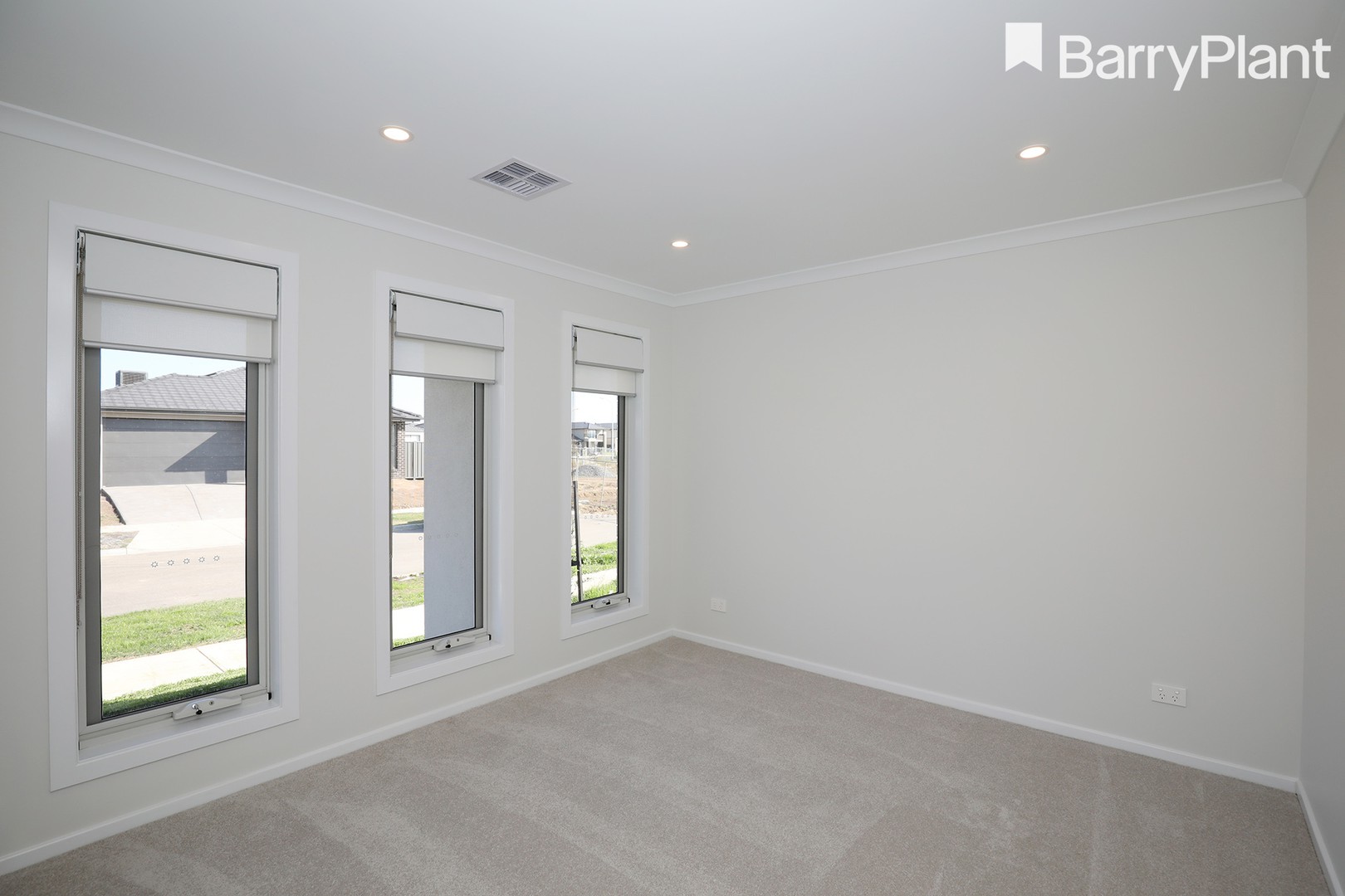 Warm and Welcoming SIL Property in Clyde North — Home image 4