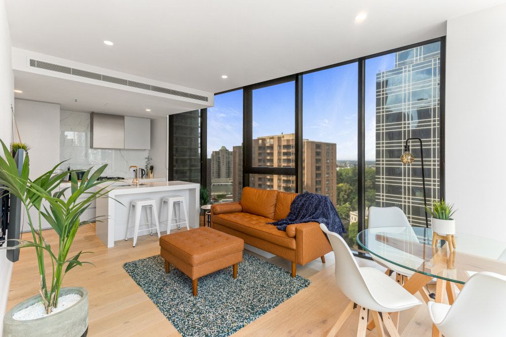 High-Rise Elegant 1-Bed — Home image 4