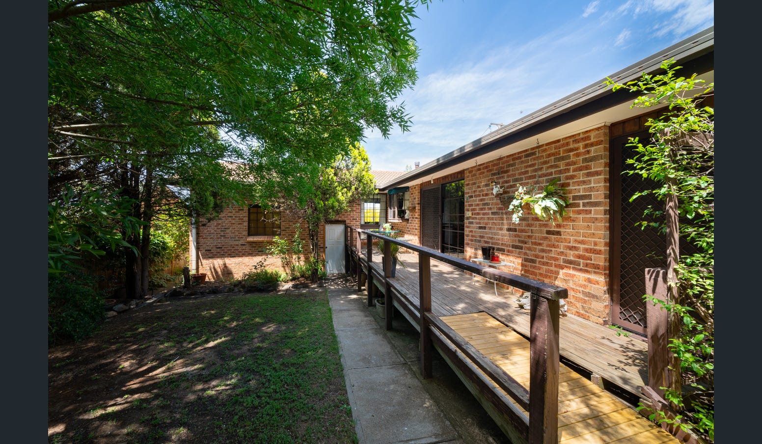 Charming Home  and Tranquil Outdoor Retreat SIL — Home image 7