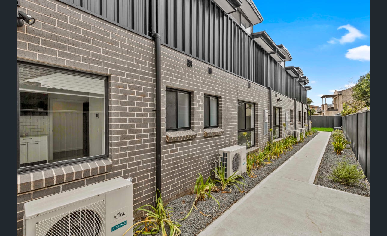 Brand new, self contained studios with private courtyard! — Home image 6