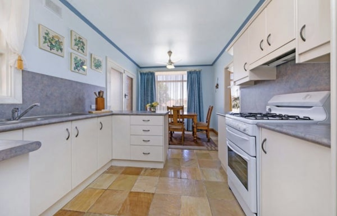 HOMELY HIDEAWAY - RESPITE in Valleyview — Home image 6