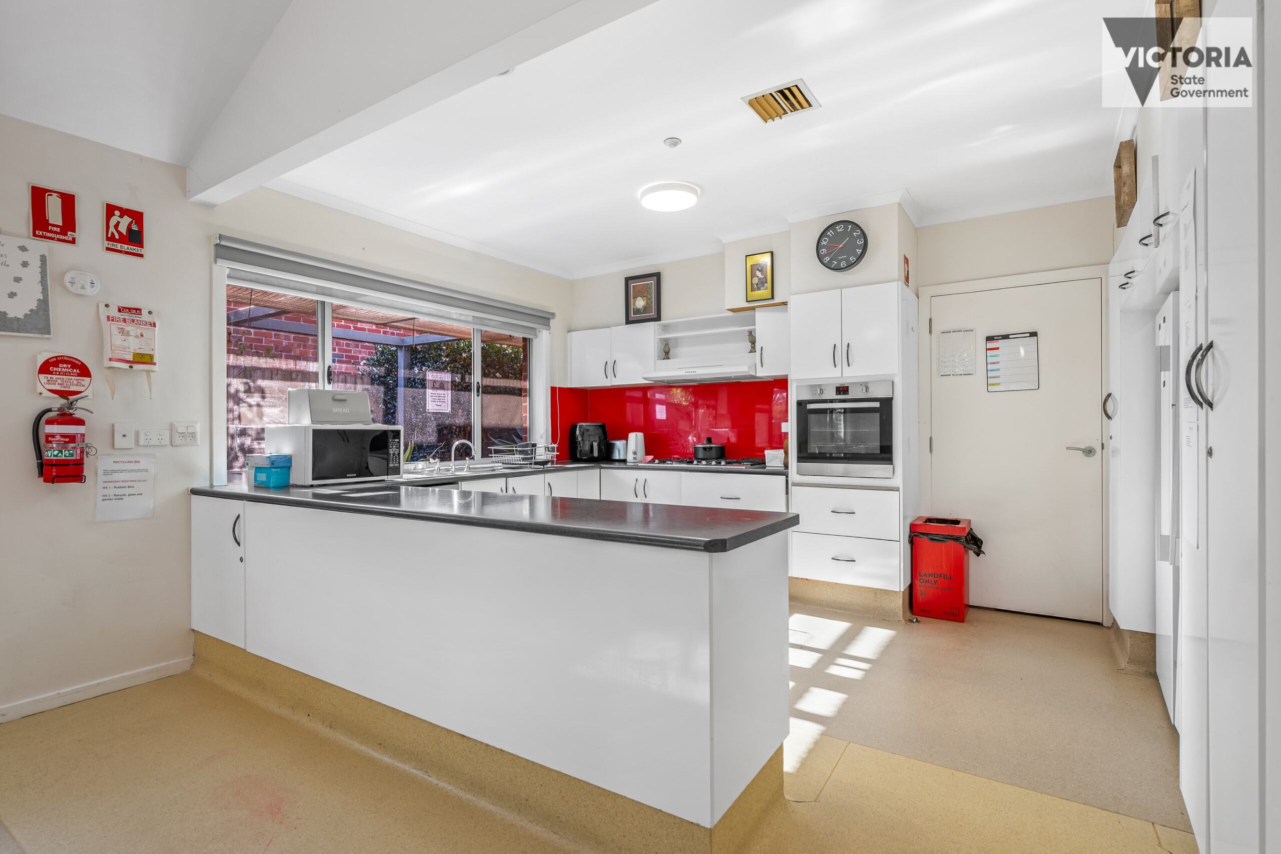 Enjoy the diverse community with close access to the city, airport and more! — Home image 9