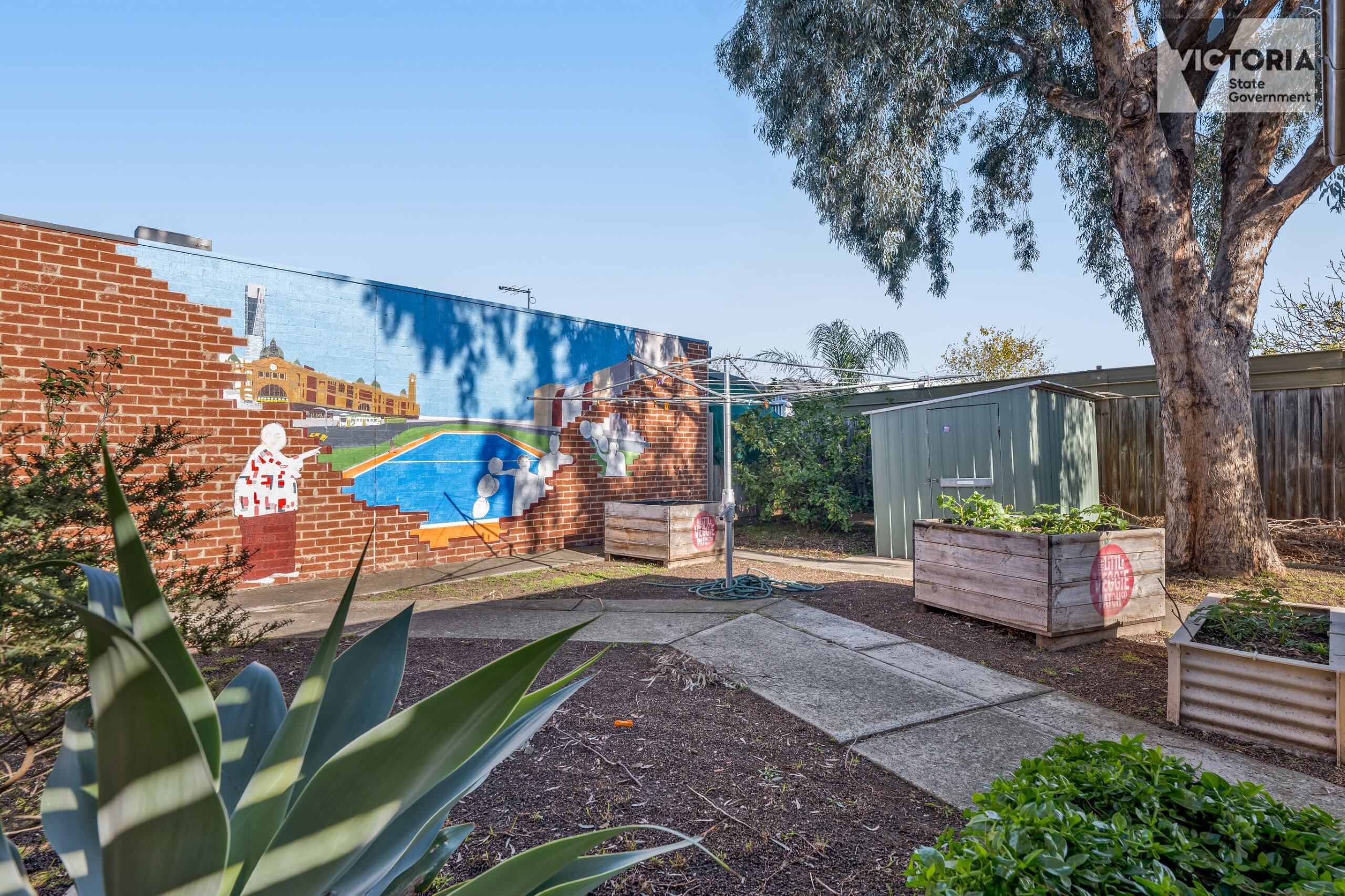Enjoy the diverse community with close access to the city, airport and more! — Home image 2