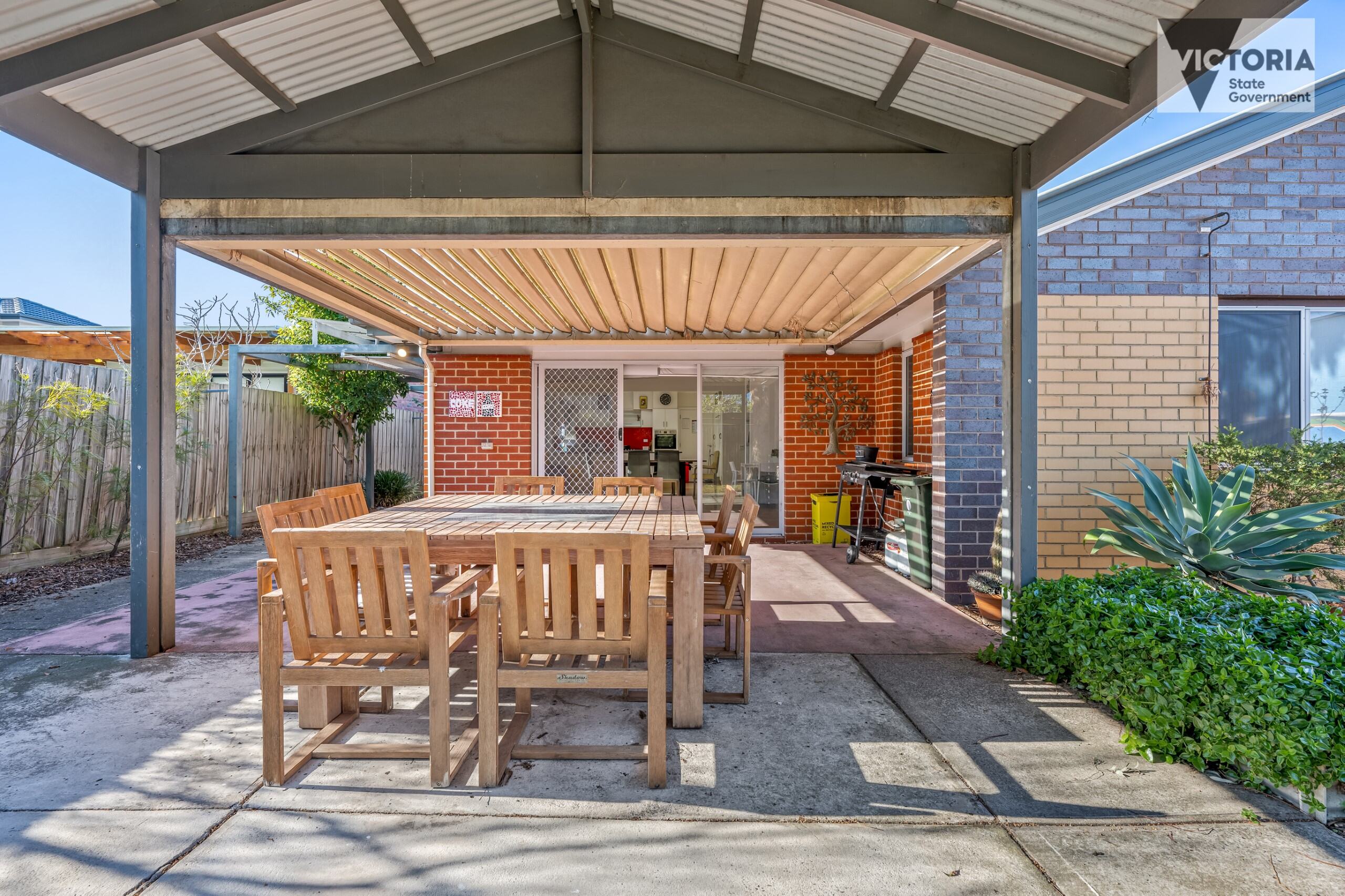 Enjoy the diverse community with close access to the city, airport and more! — Home image 4
