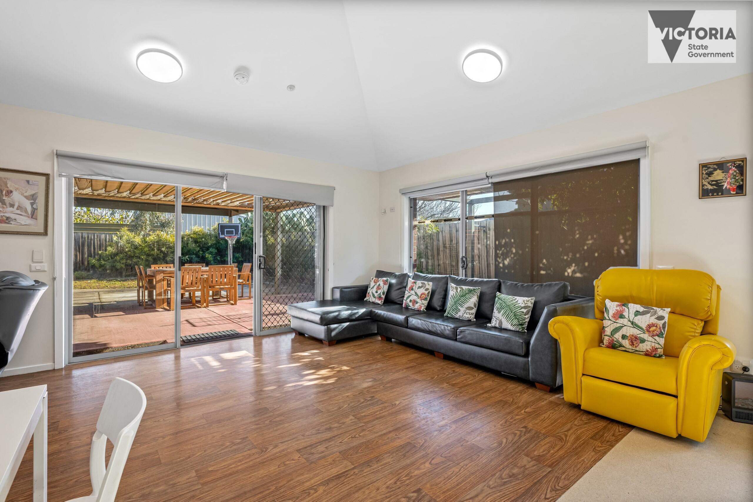 Enjoy the diverse community with close access to the city, airport and more! — Home image 5
