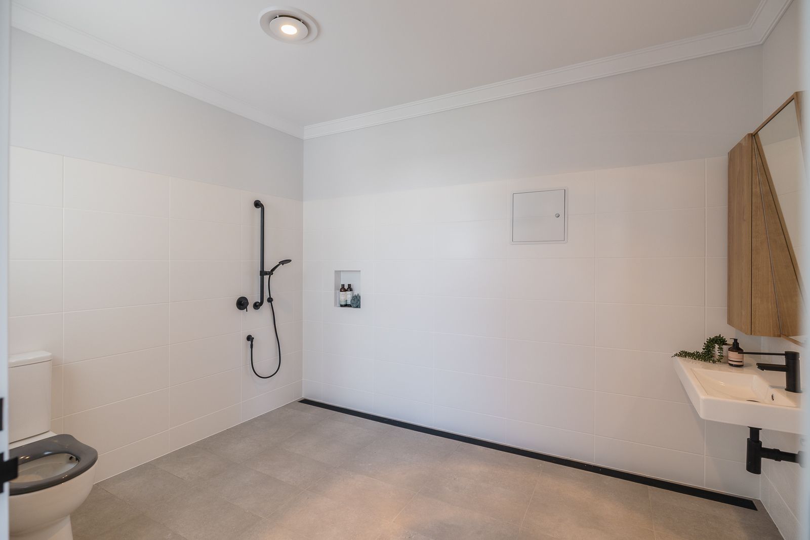 Lifestyle Opportunity Awaits in this 3-Bedroom Victor Harbor Home Disability Accommodation — Home image 6