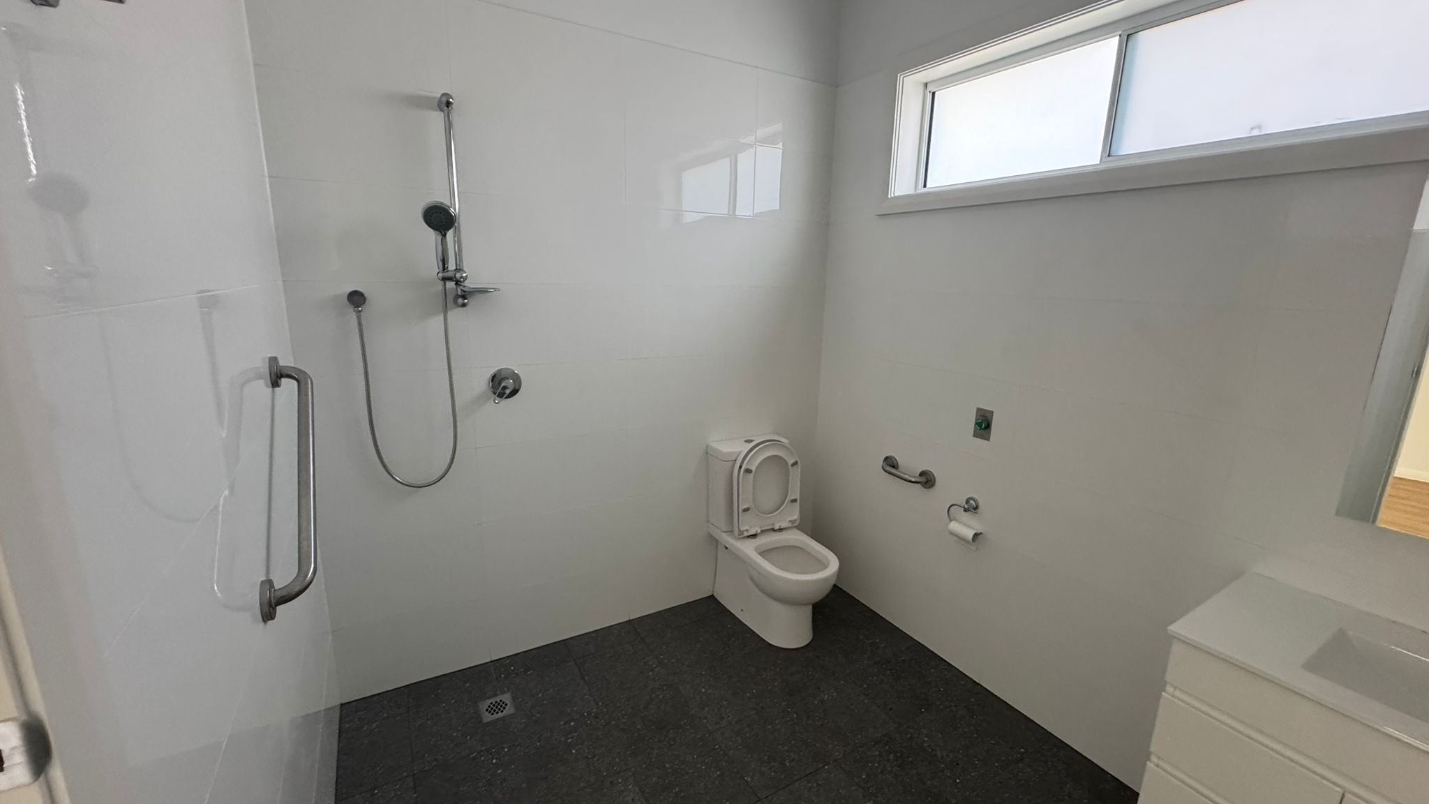 2 Bedroom ROBUST SDA in the heart of Windsor — Home image 9