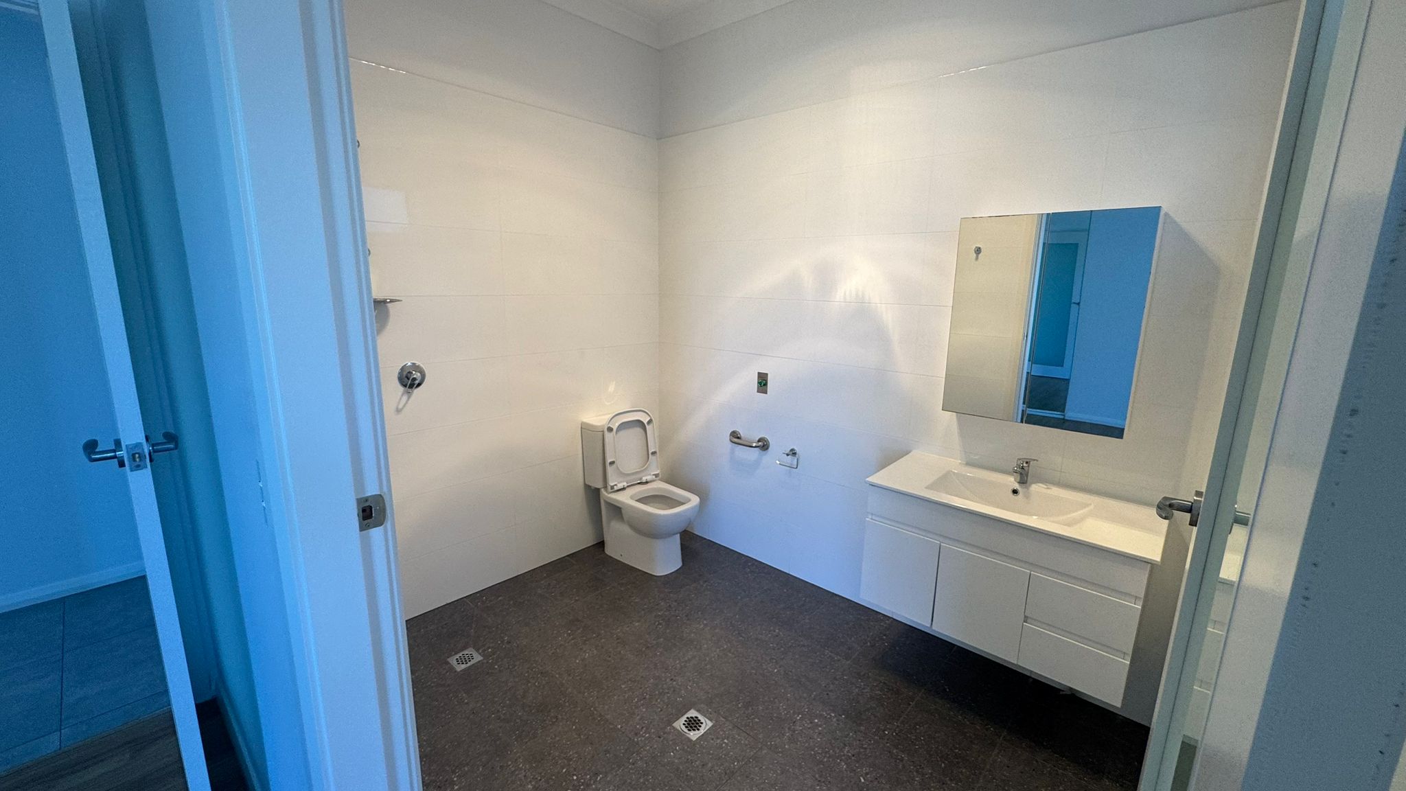 2 Bedroom ROBUST SDA in the heart of Windsor — Home image 4