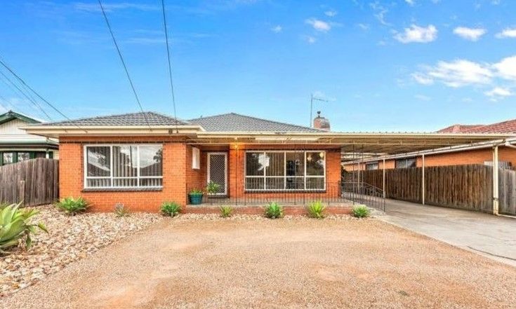 Position Perfect New Renovated SIL Home at St Albans — Home image 2