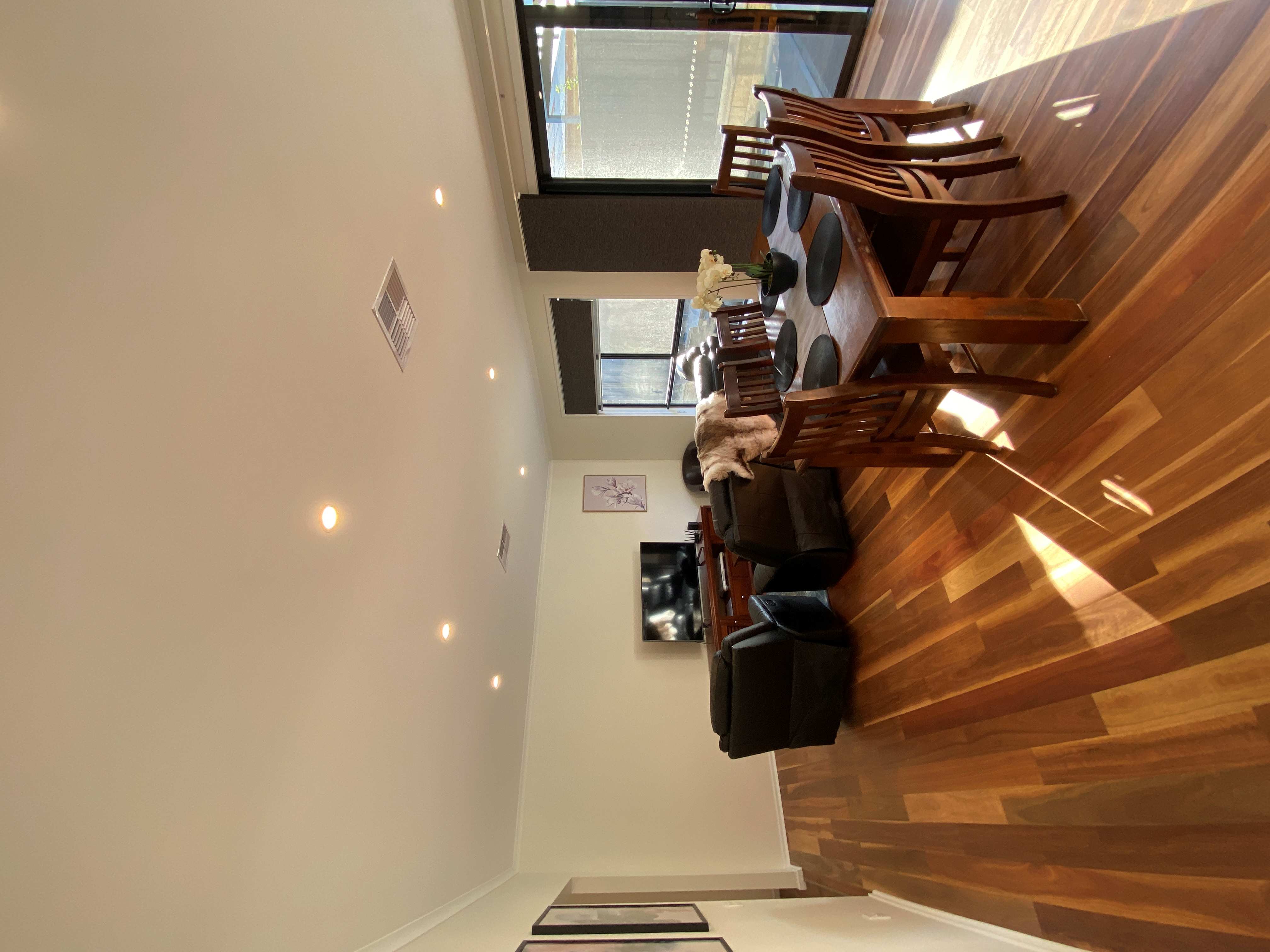 Modern Home in Dover Gardens — Home image 2