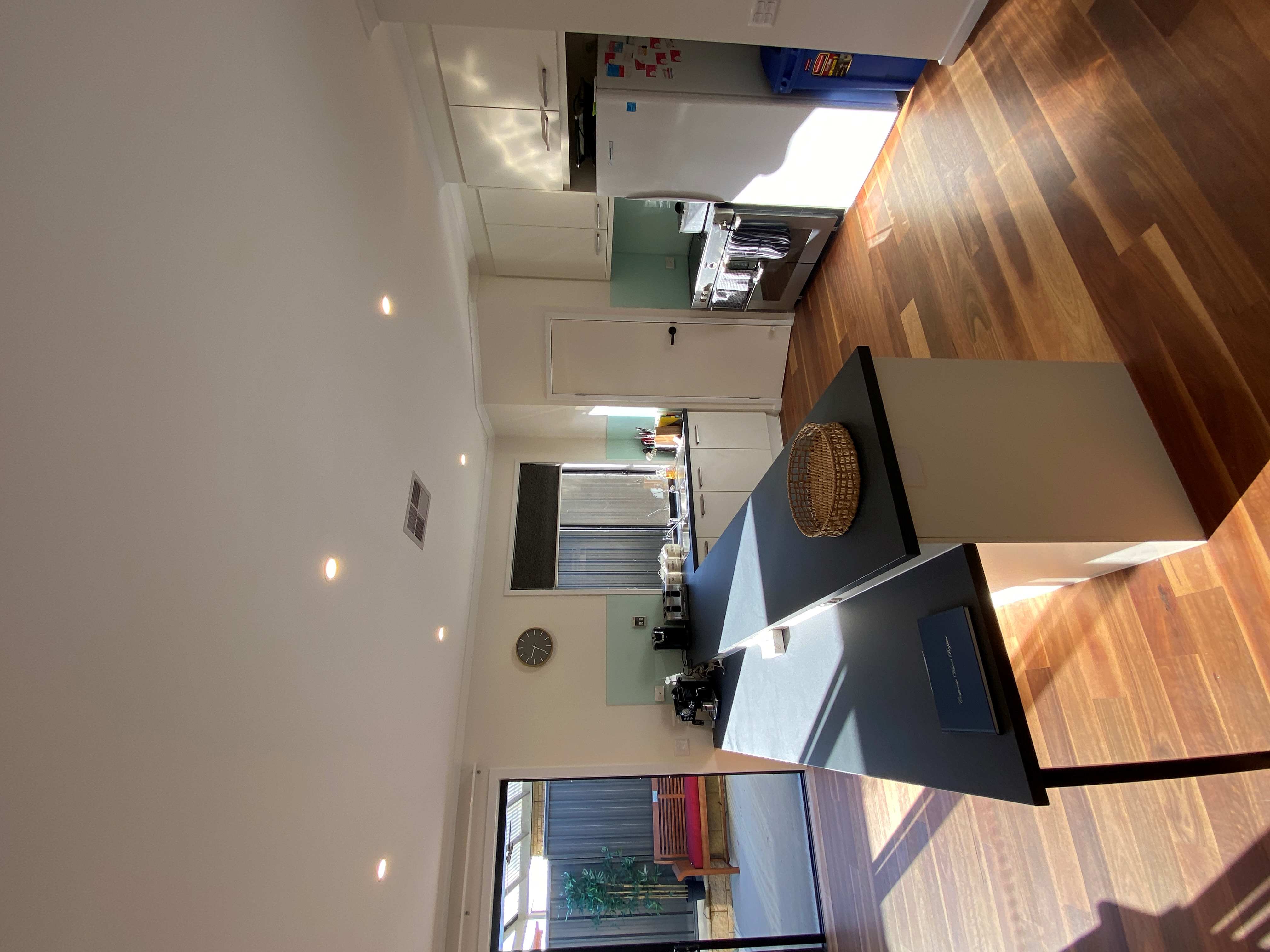 Modern Home in Dover Gardens — Home image 3