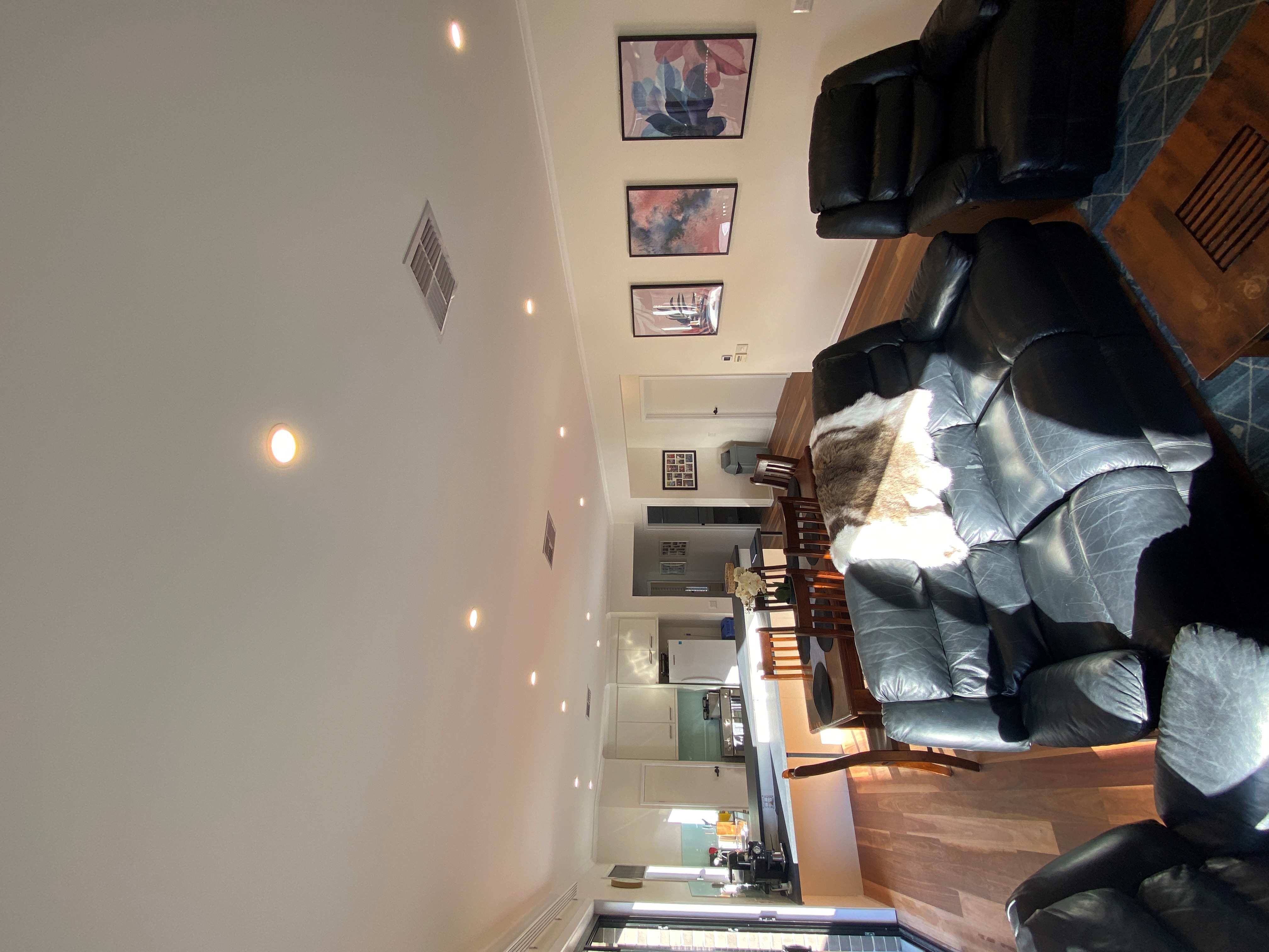 Modern Home in Dover Gardens — Home image 4
