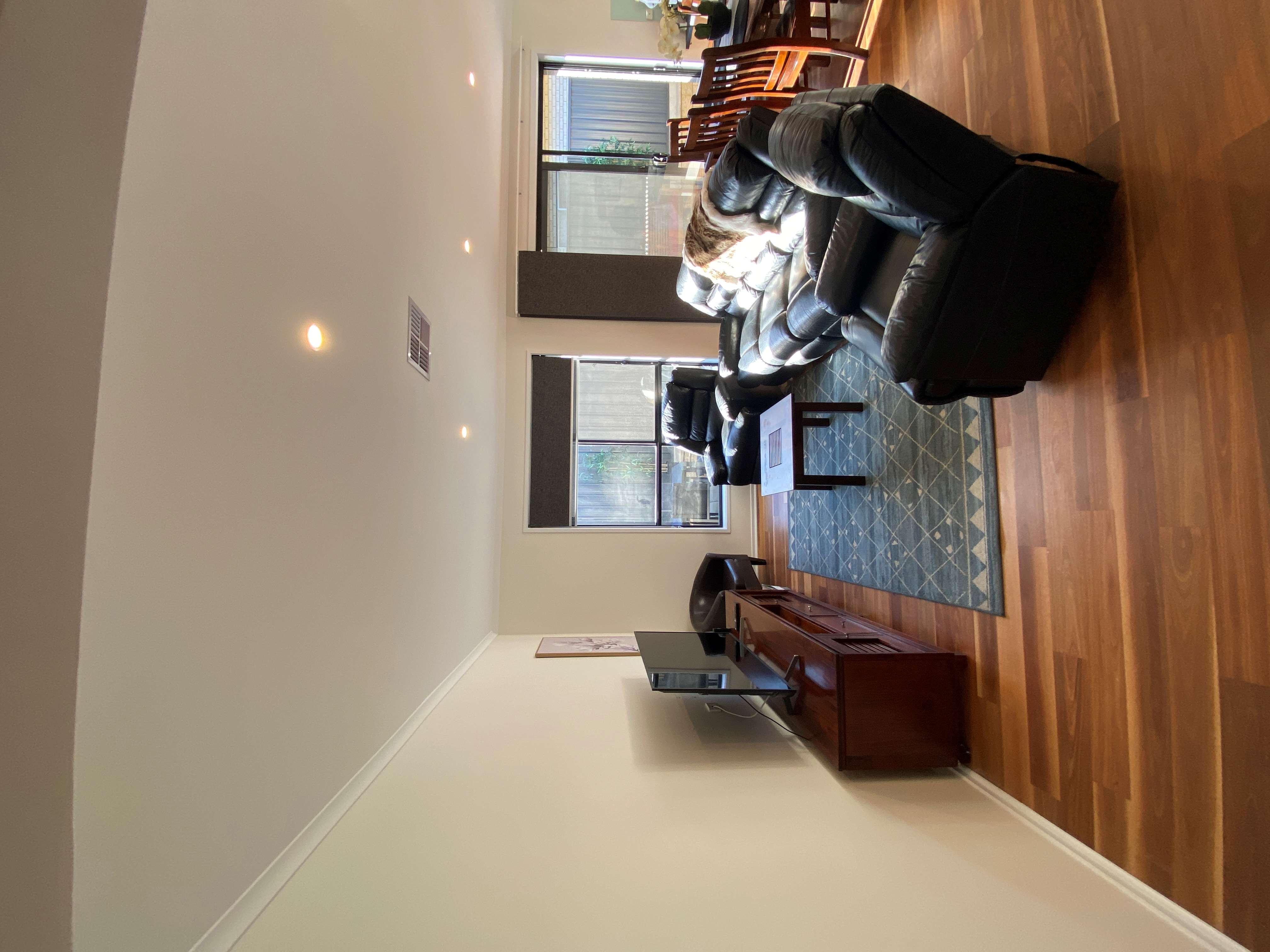 Modern Home in Dover Gardens — Home image 5