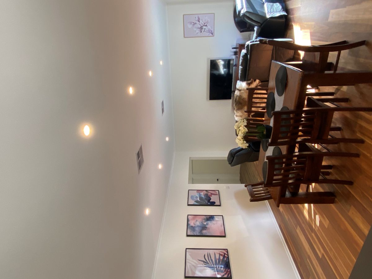 Modern Home in Dover Gardens — Home image 6
