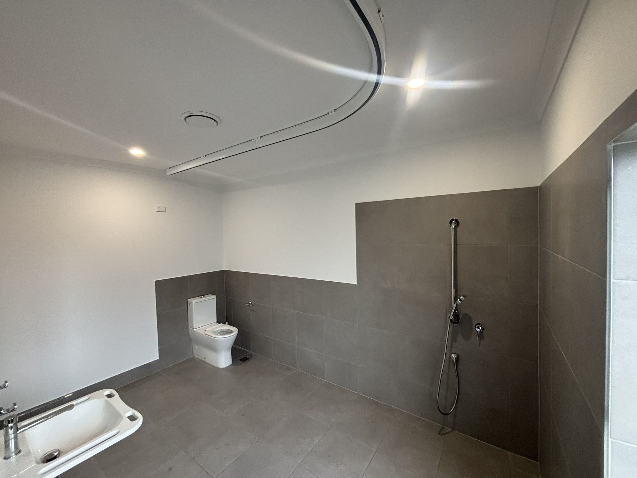 Close Waterfront HPS Living — Home image 4