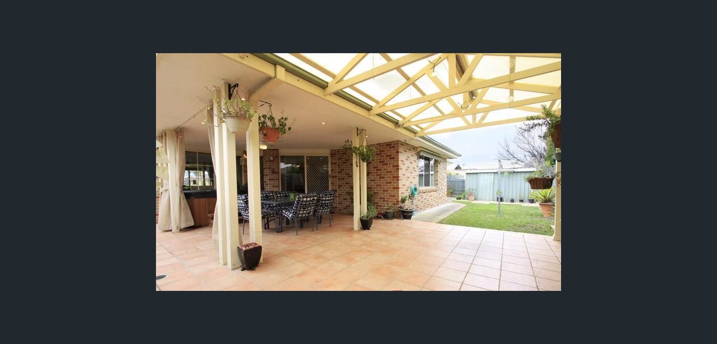 Roomy 4-bedroom SIL home in Stanhope Gardens — Home image 3