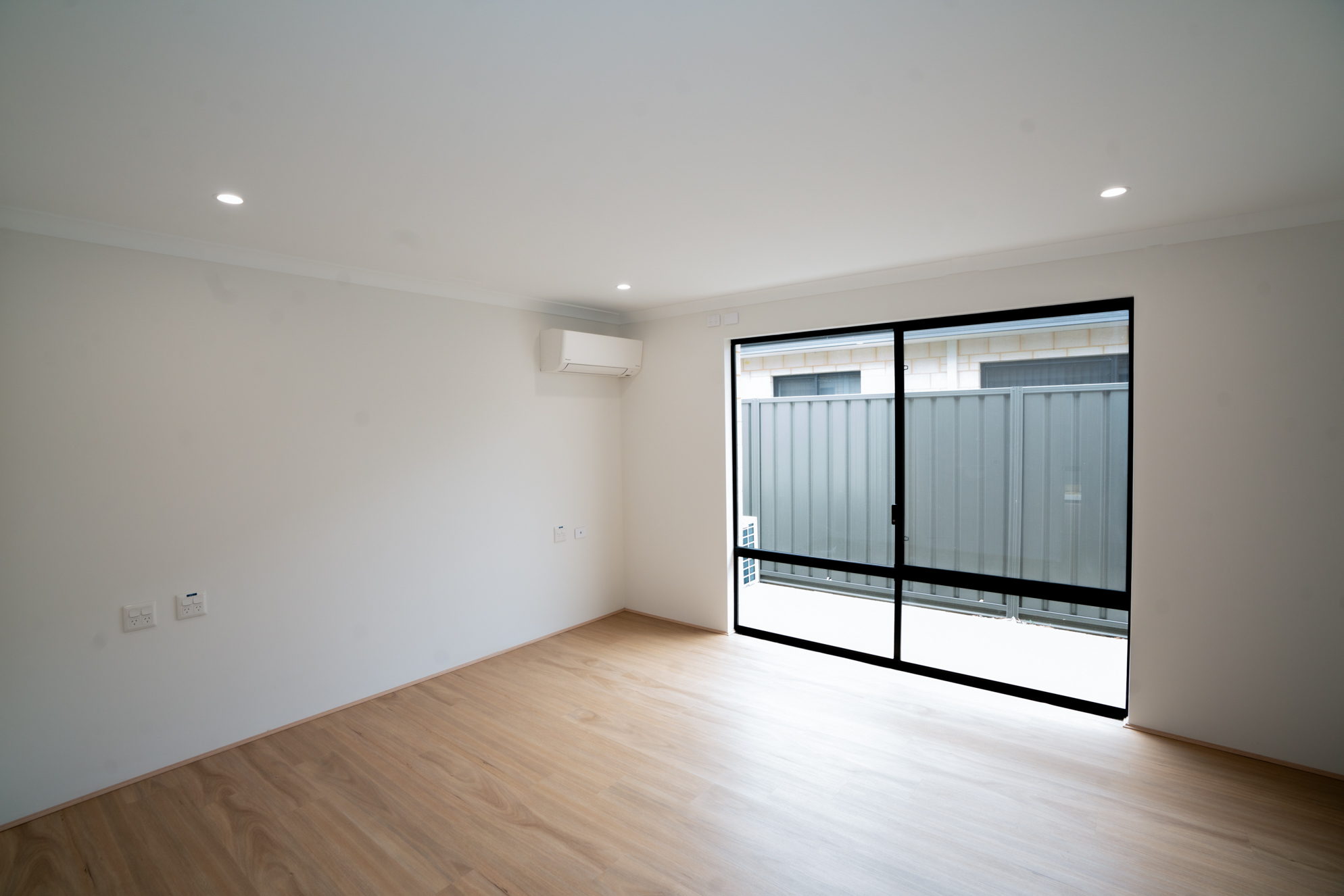 South West HPS 3 bed home with OOA Room in Usher! — Home image 4
