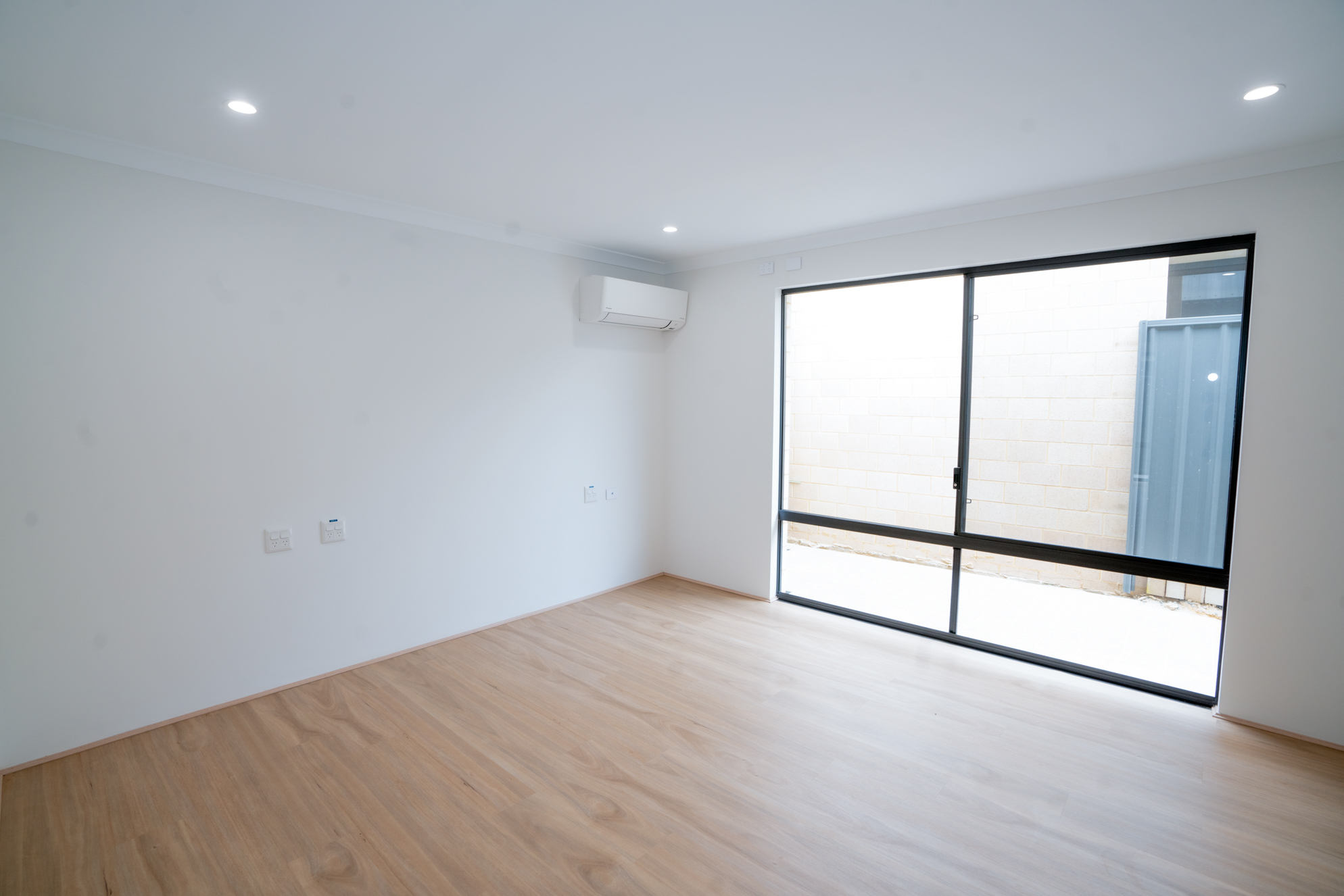 South West HPS 3 bed home with OOA Room in Usher! — Home image 8