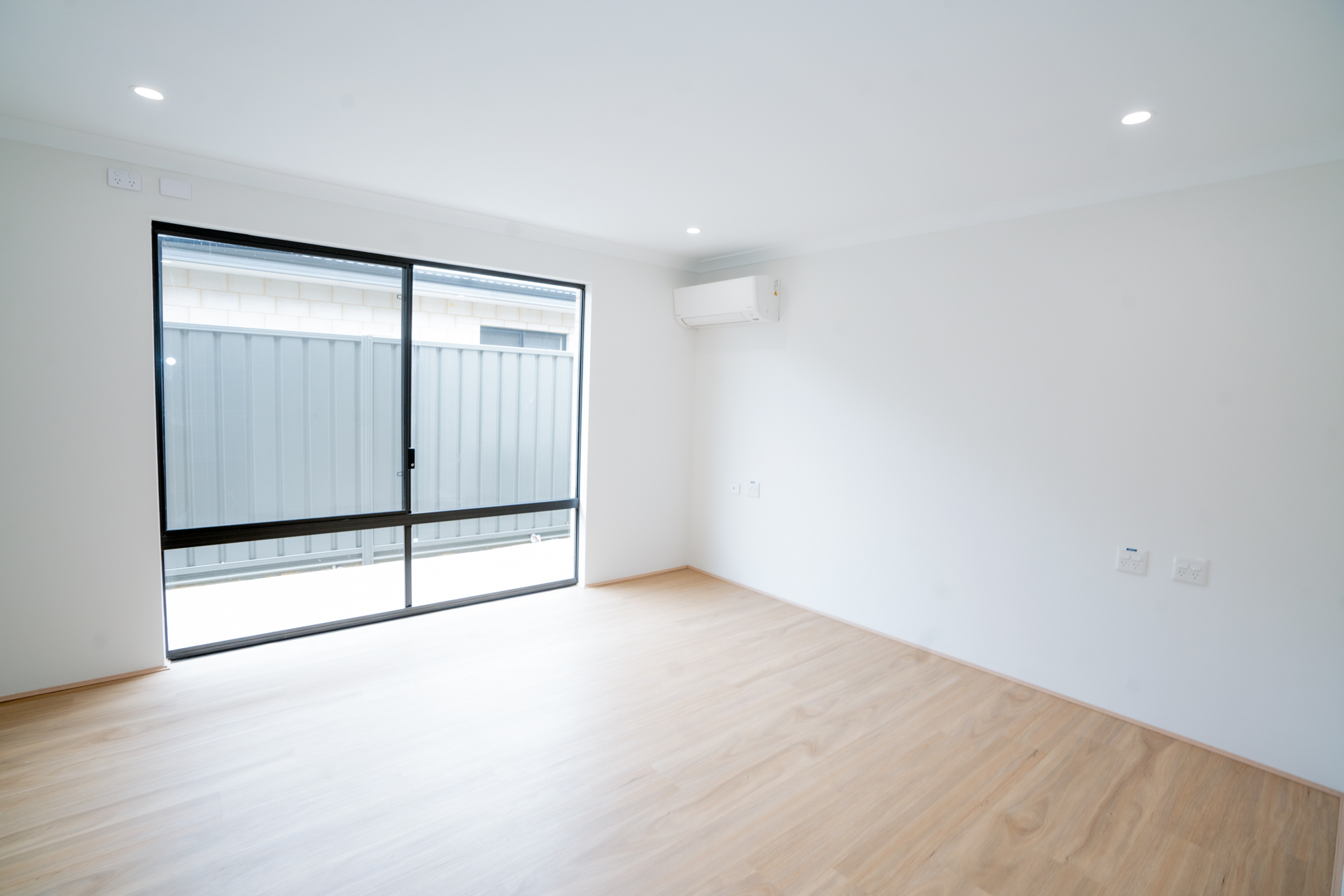 South West HPS 3 bed home with OOA Room in Usher! — Home image 9
