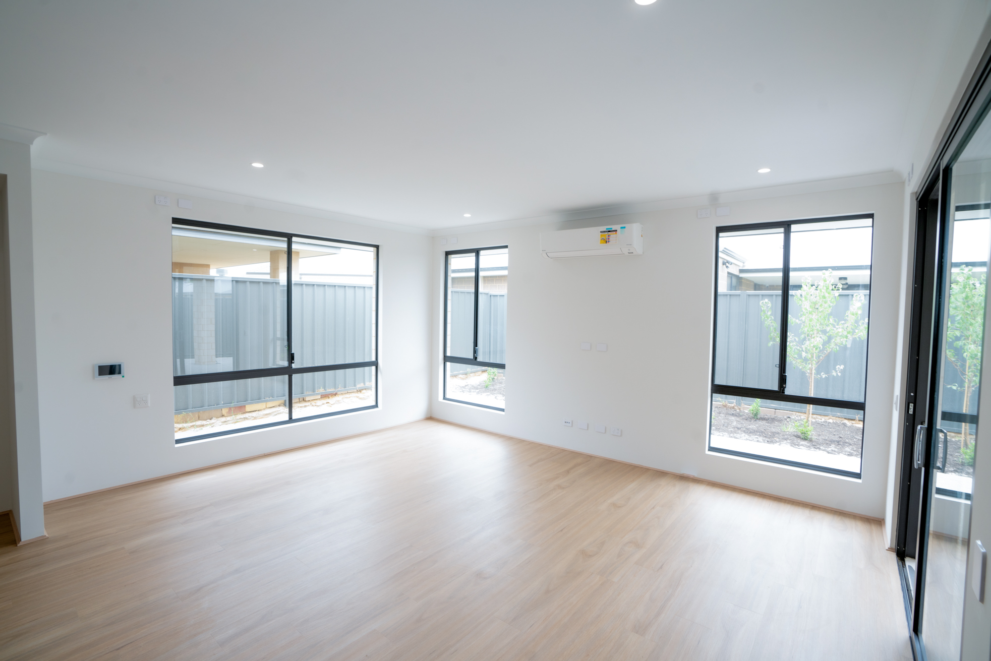 South West HPS 3 bed home with OOA Room in Usher! — Home image 13