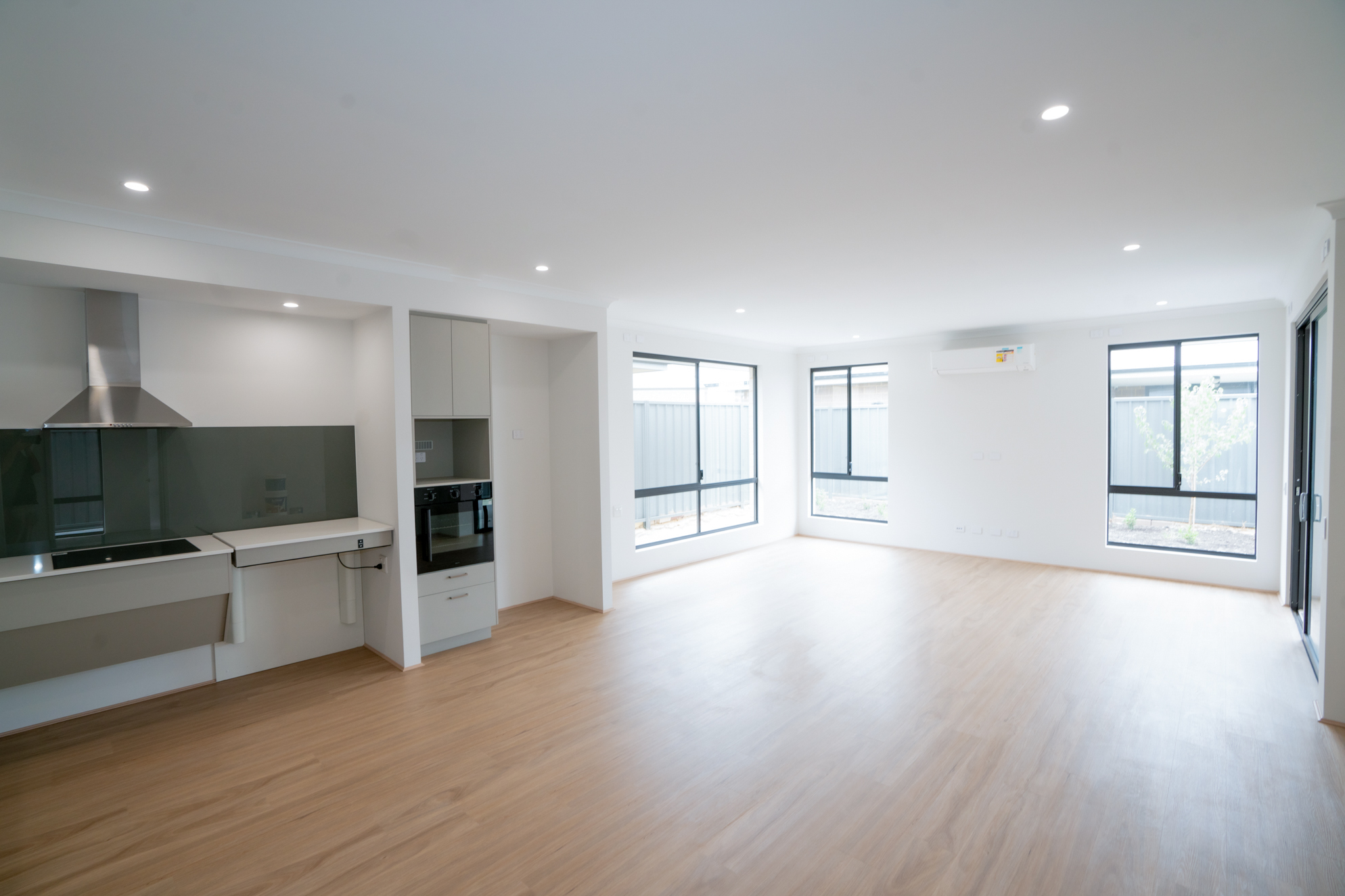 South West HPS 3 bed home with OOA Room in Usher! — Home image 23