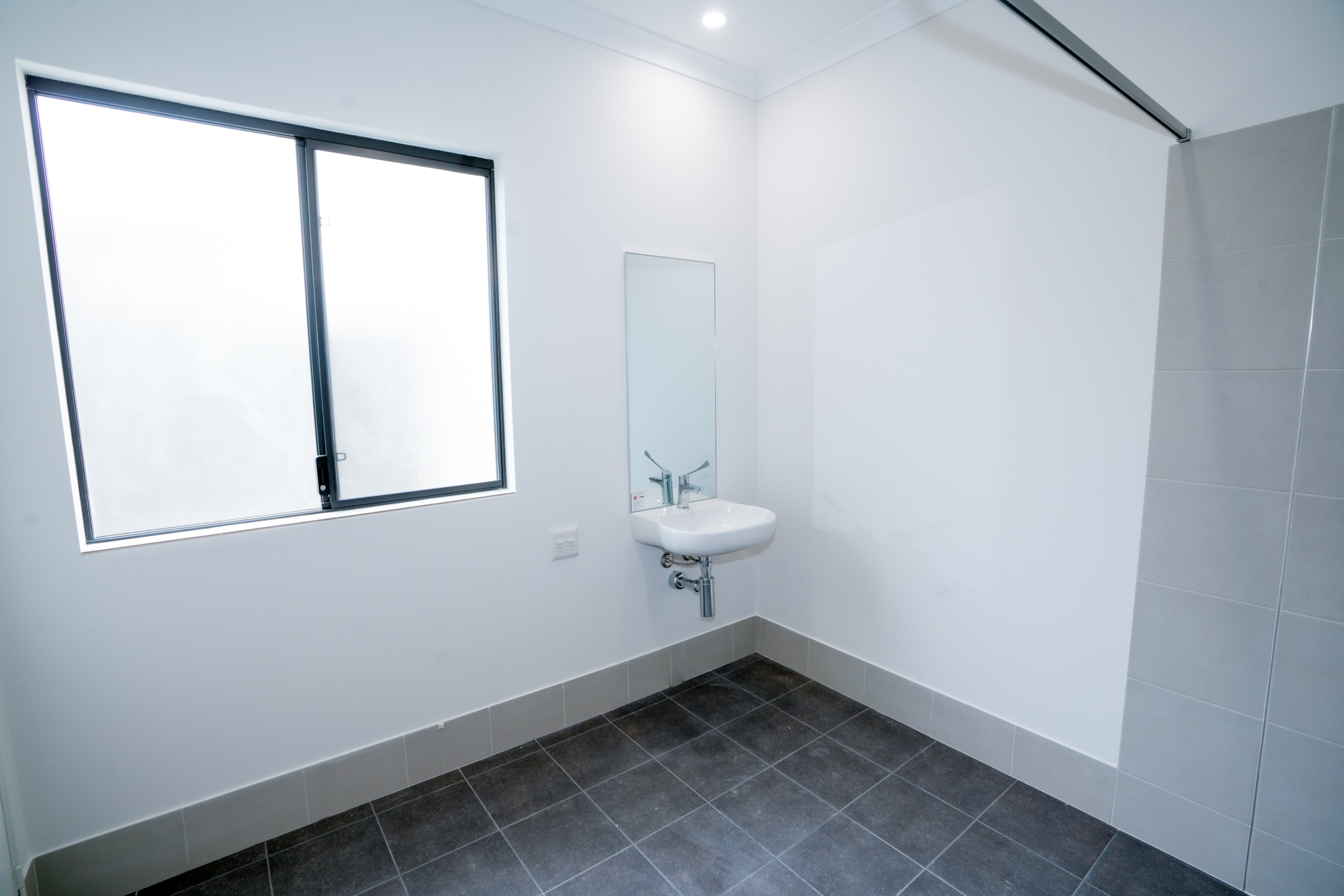 South West HPS 3 bed home with OOA Room in Usher! — Home image 24