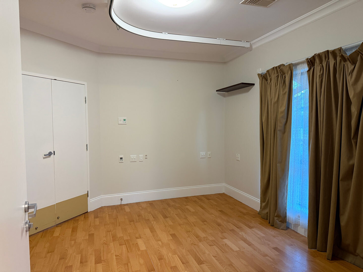 Elizabeth Grove — Home image 5