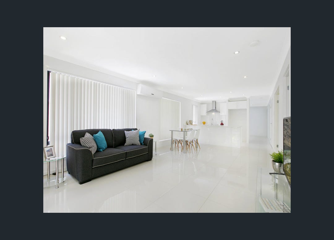 Sunny, light 4 bedroom house on the bayside — Home image 4