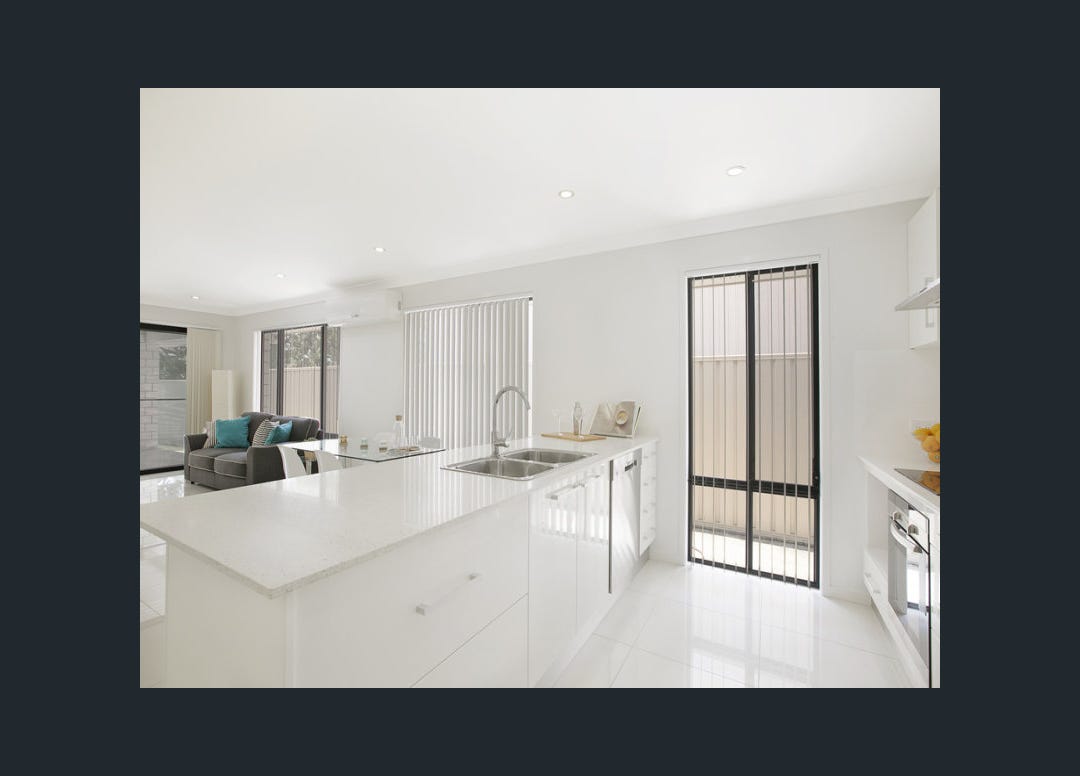 Sunny, light 4 bedroom house on the bayside — Home image 7