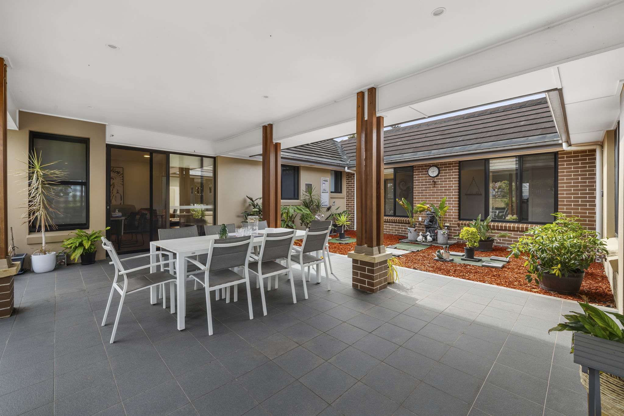 Garden bliss with complex supports in Guildford West — Home image 3
