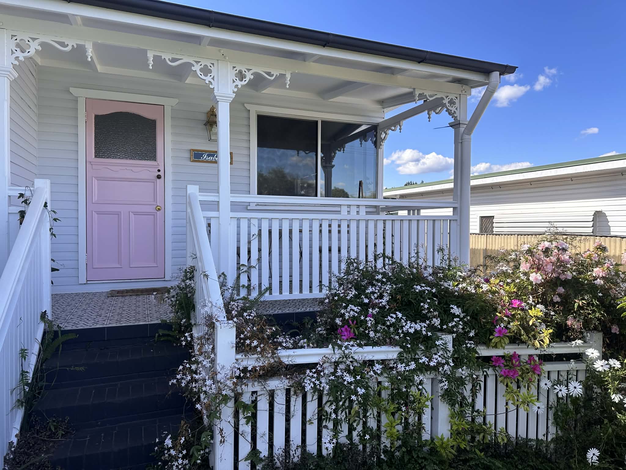 Dream Home Awaits: Fully Renovated & Peaceful SIL in Centenary Heights – 1:3 — Home image 2