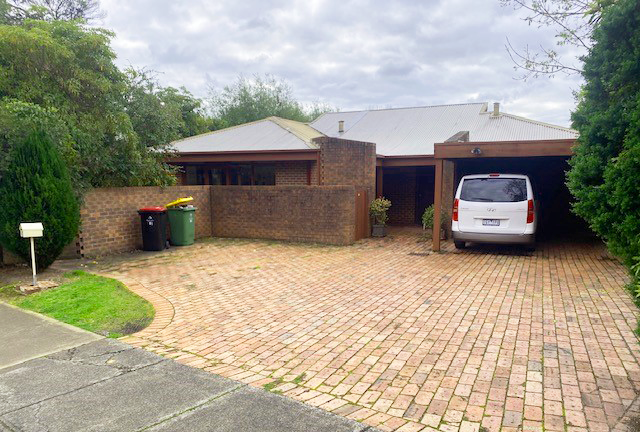 2 SIL vacancies in spacious residence in leafy Montmorency — Home image 5