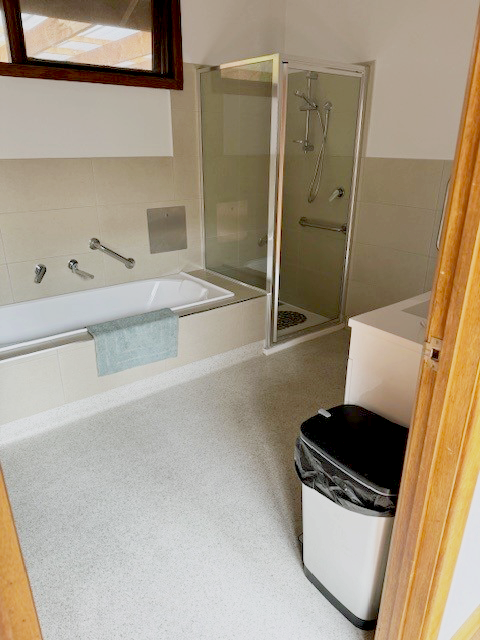 2 SIL vacancies in spacious residence in leafy Montmorency — Home image 6