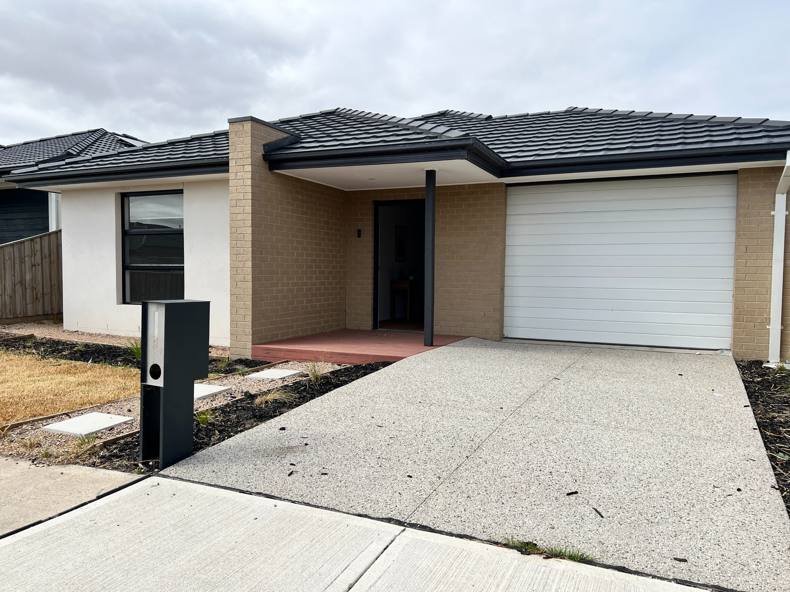 Spacious & Accessible 2+OOA HPS SDA Living in Beveridge — Home image 2