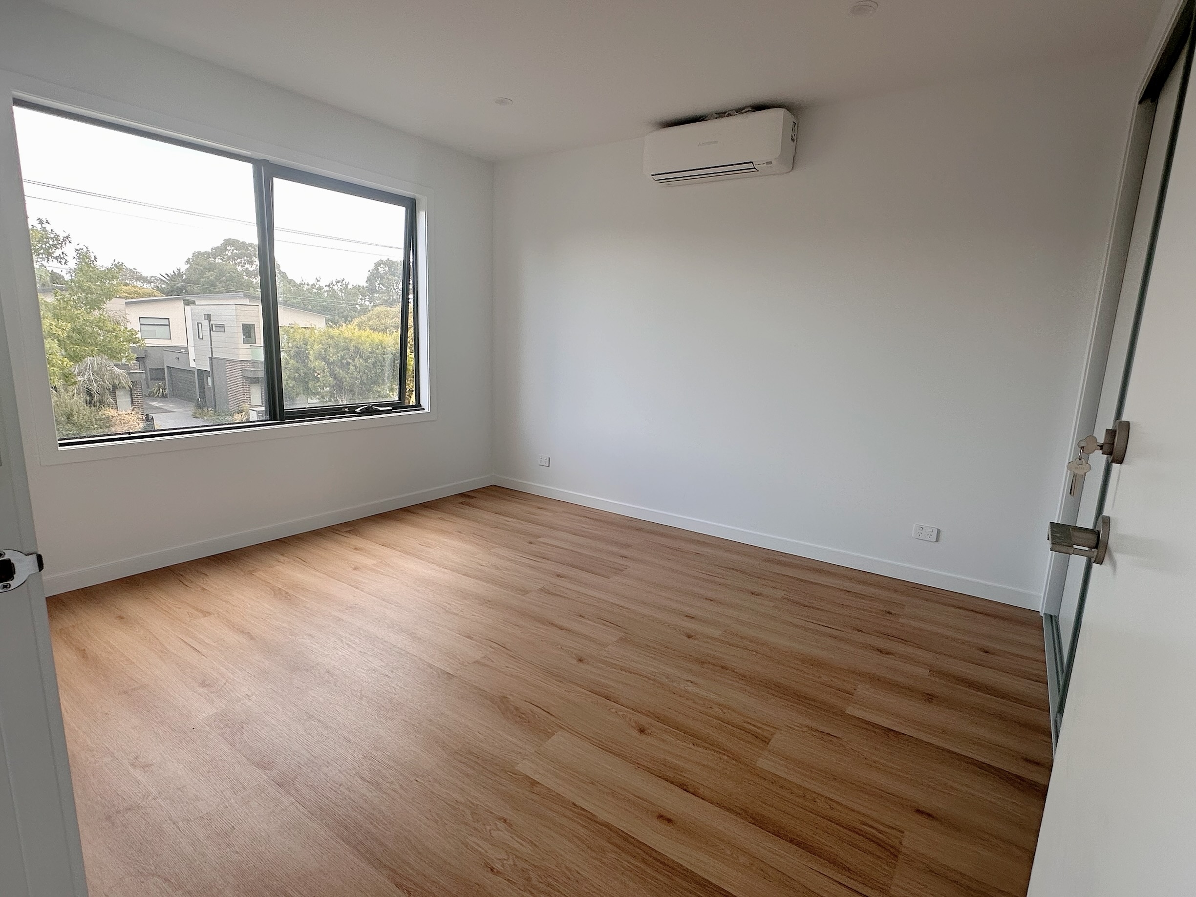 Brand New SIL - Redwood Unit 3 — Home image 3