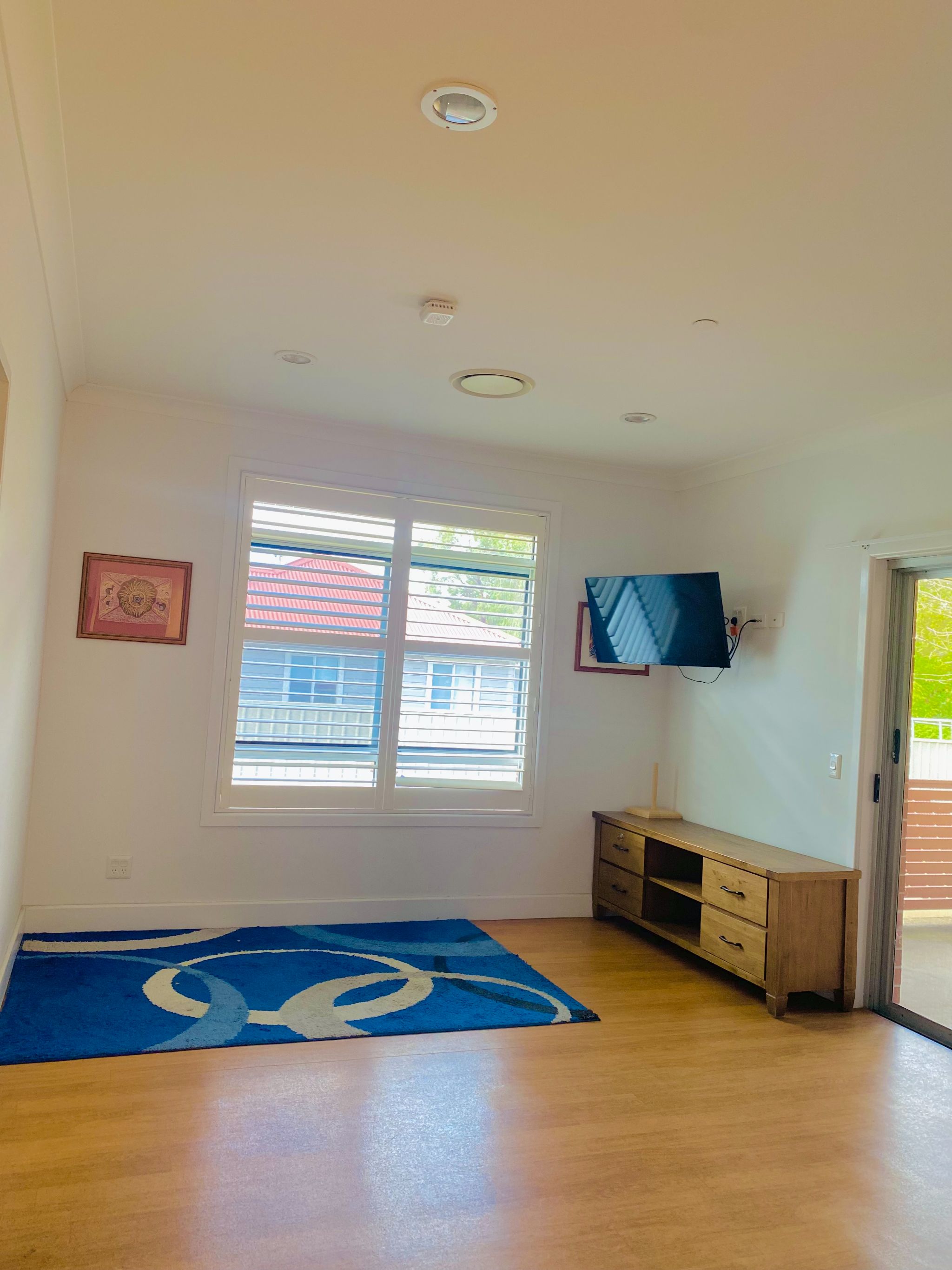 This spacious, accessible home offers vibrant shared spaces, a beautiful backyard and a welcoming community. — Home image 4