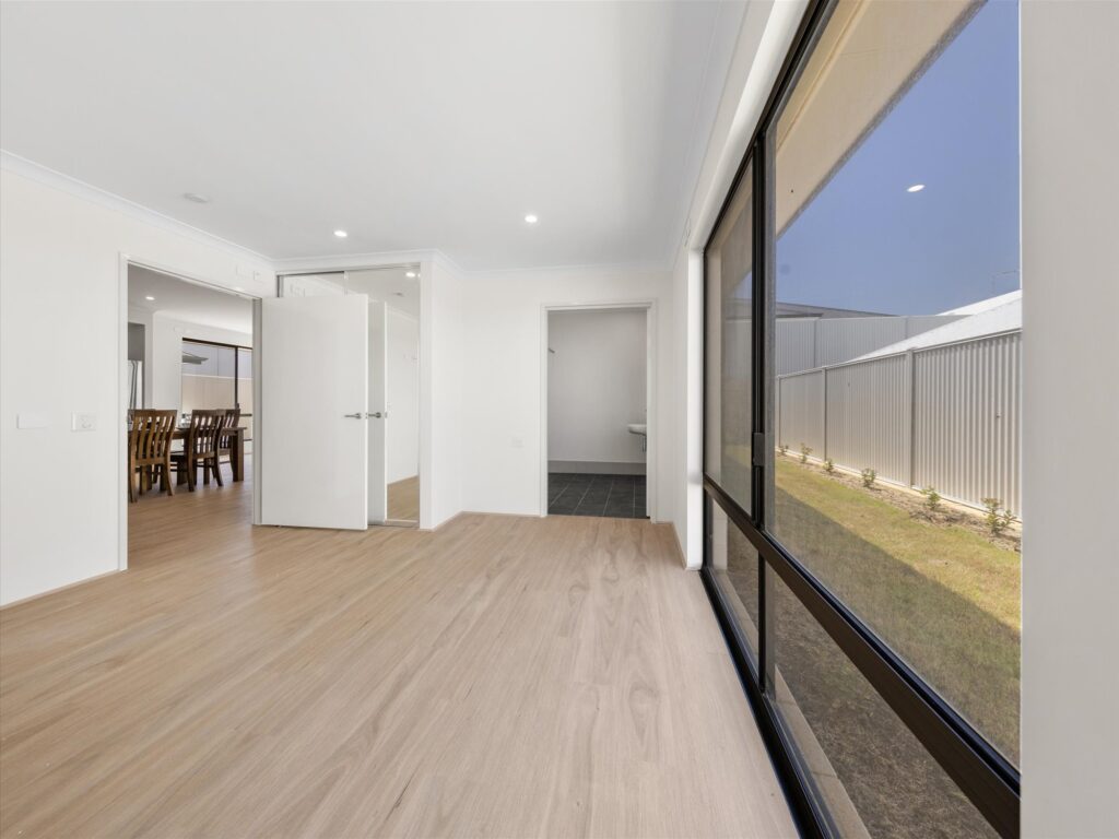 HPS 3 Bed with OOA Room in Eglinton — Home image 11