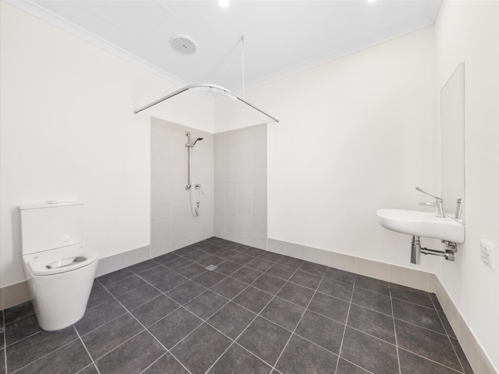 HPS 3 Bed with OOA Room in Eglinton — Home image 12