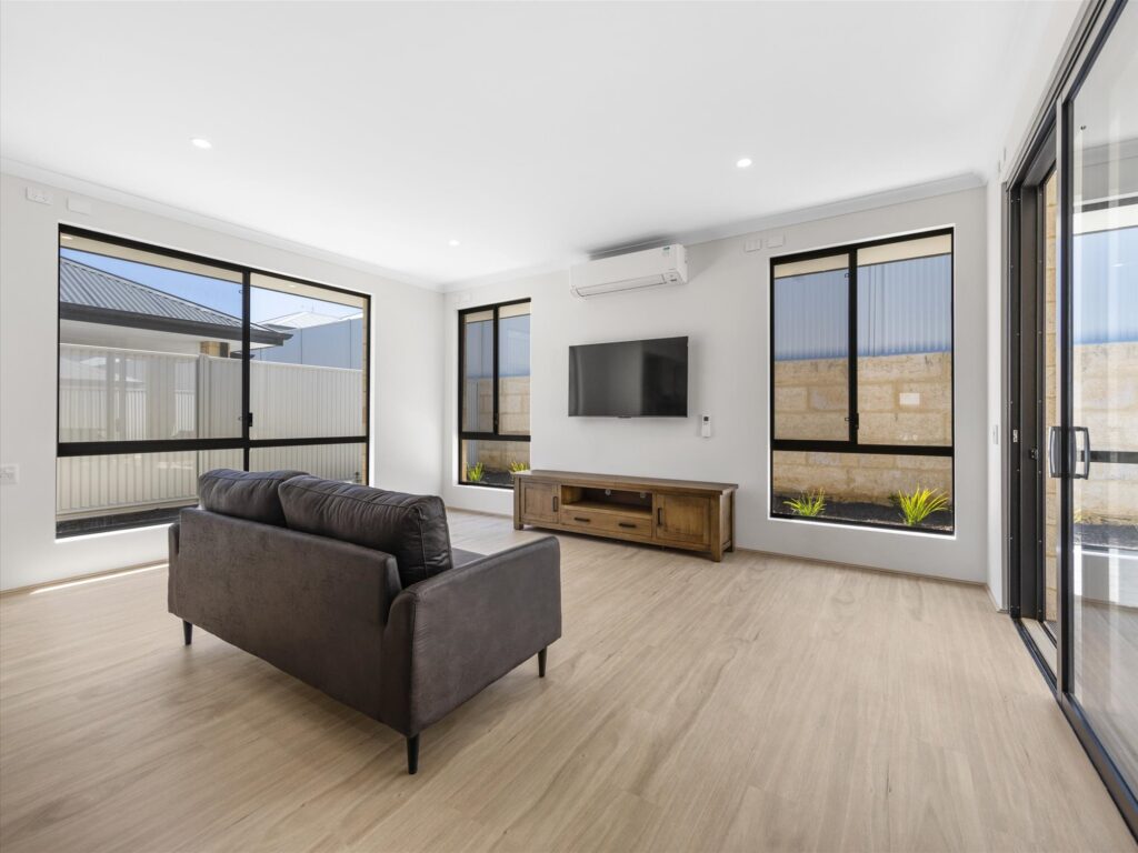 HPS 3 Bed with OOA Room in Eglinton — Home image 19
