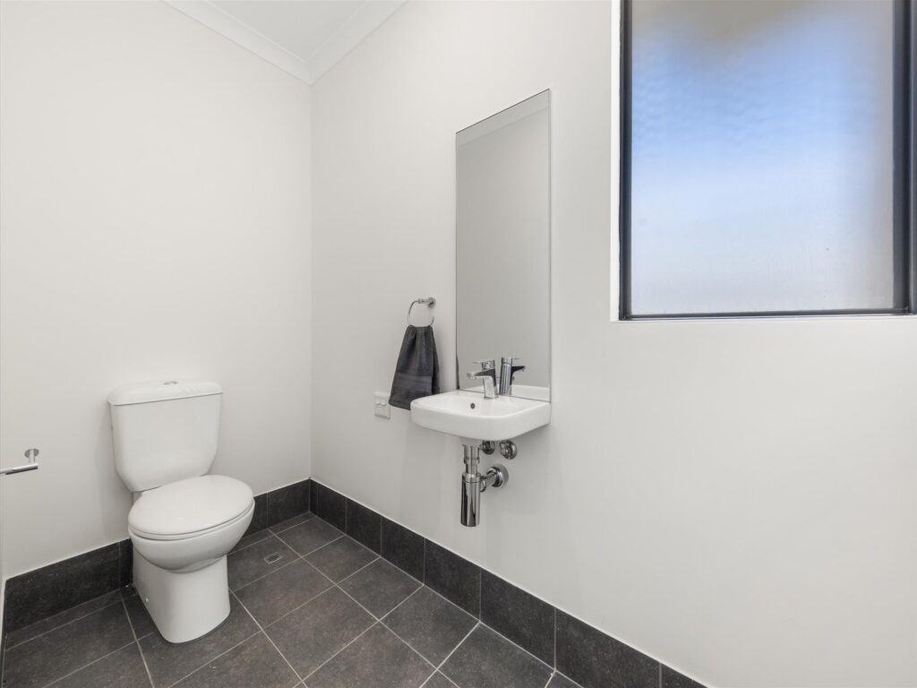 HPS 3 Bed with OOA Room in Eglinton — Home image 25