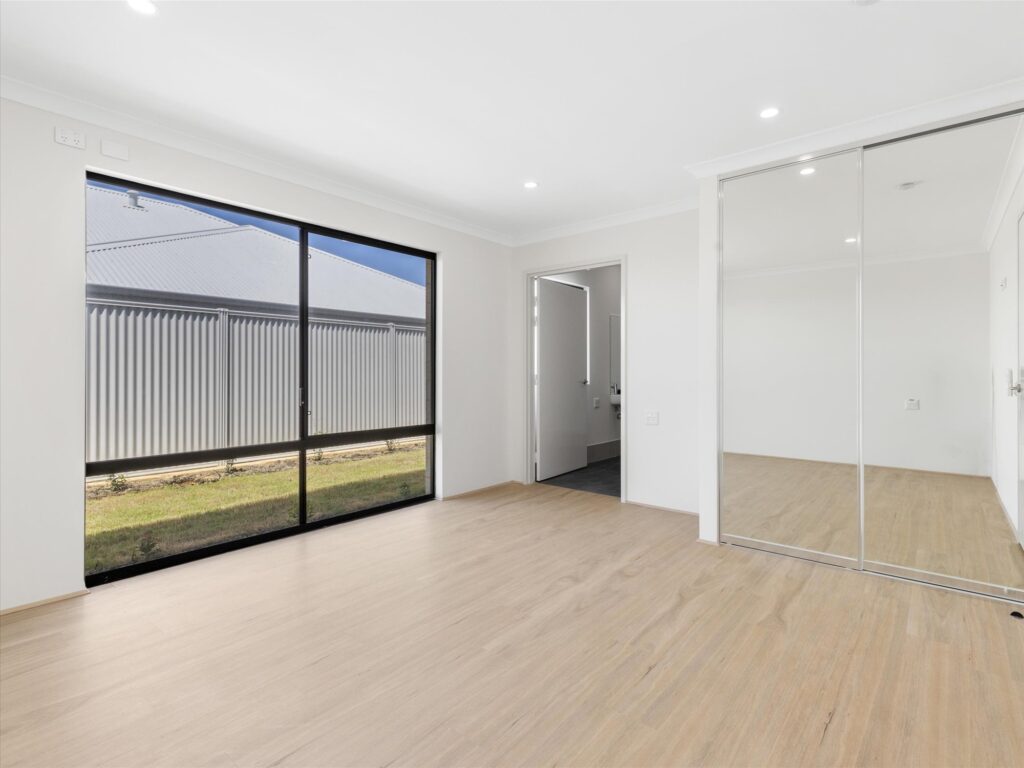 HPS 3 Bed with OOA Room in Eglinton — Home image 28