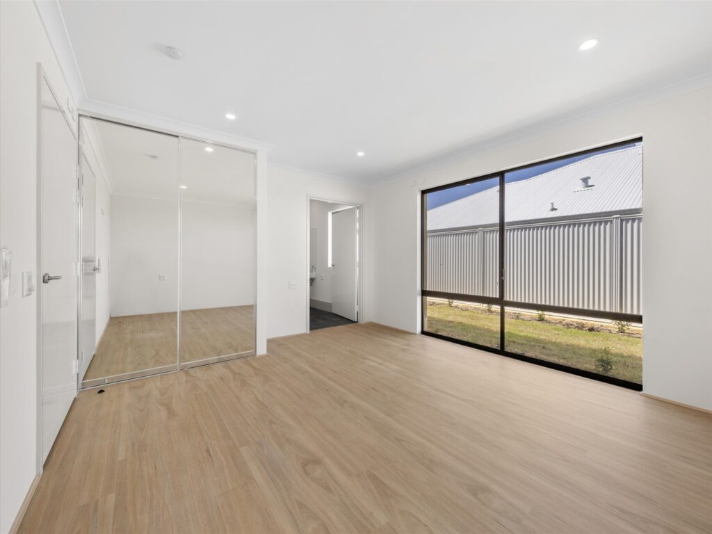 HPS 3 Bed with OOA Room in Eglinton — Home image 36