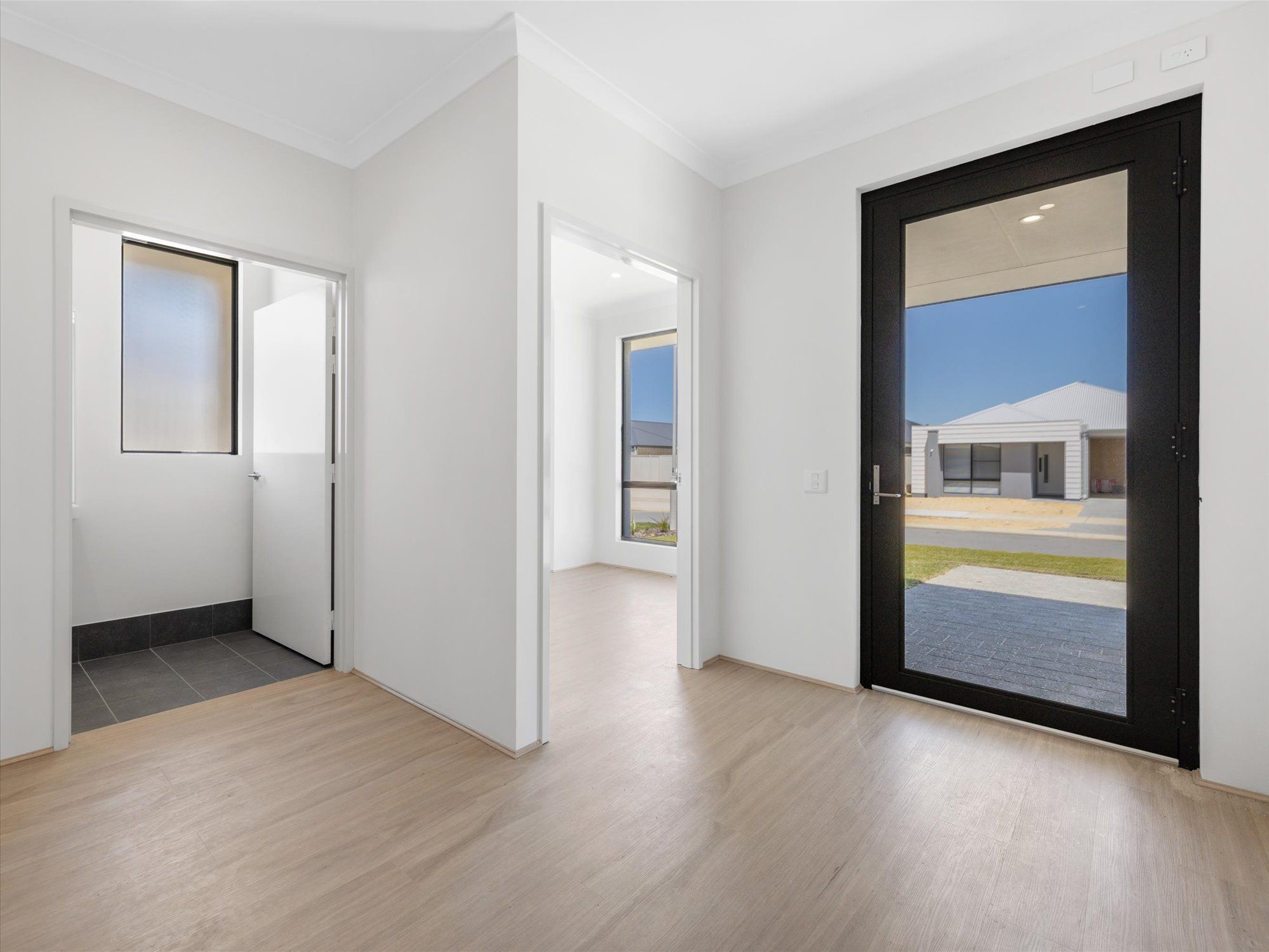 * BRAND NEW * High Physical Support 3 Bedroom Entire Home + OOA Room in Eglinton — Home image 7
