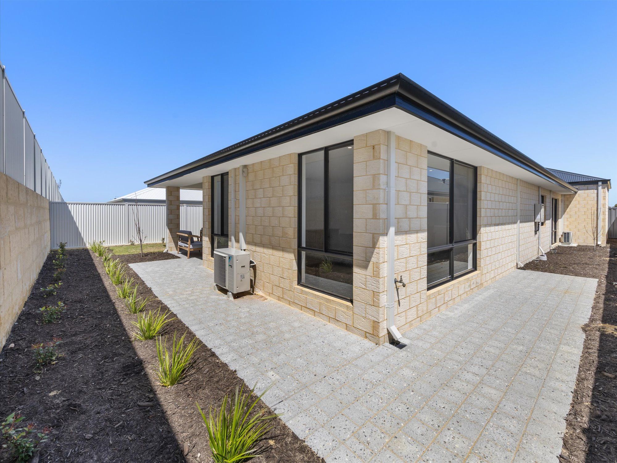 * BRAND NEW * High Physical Support 3 Bedroom Entire Home + OOA Room in Eglinton — Home image 8