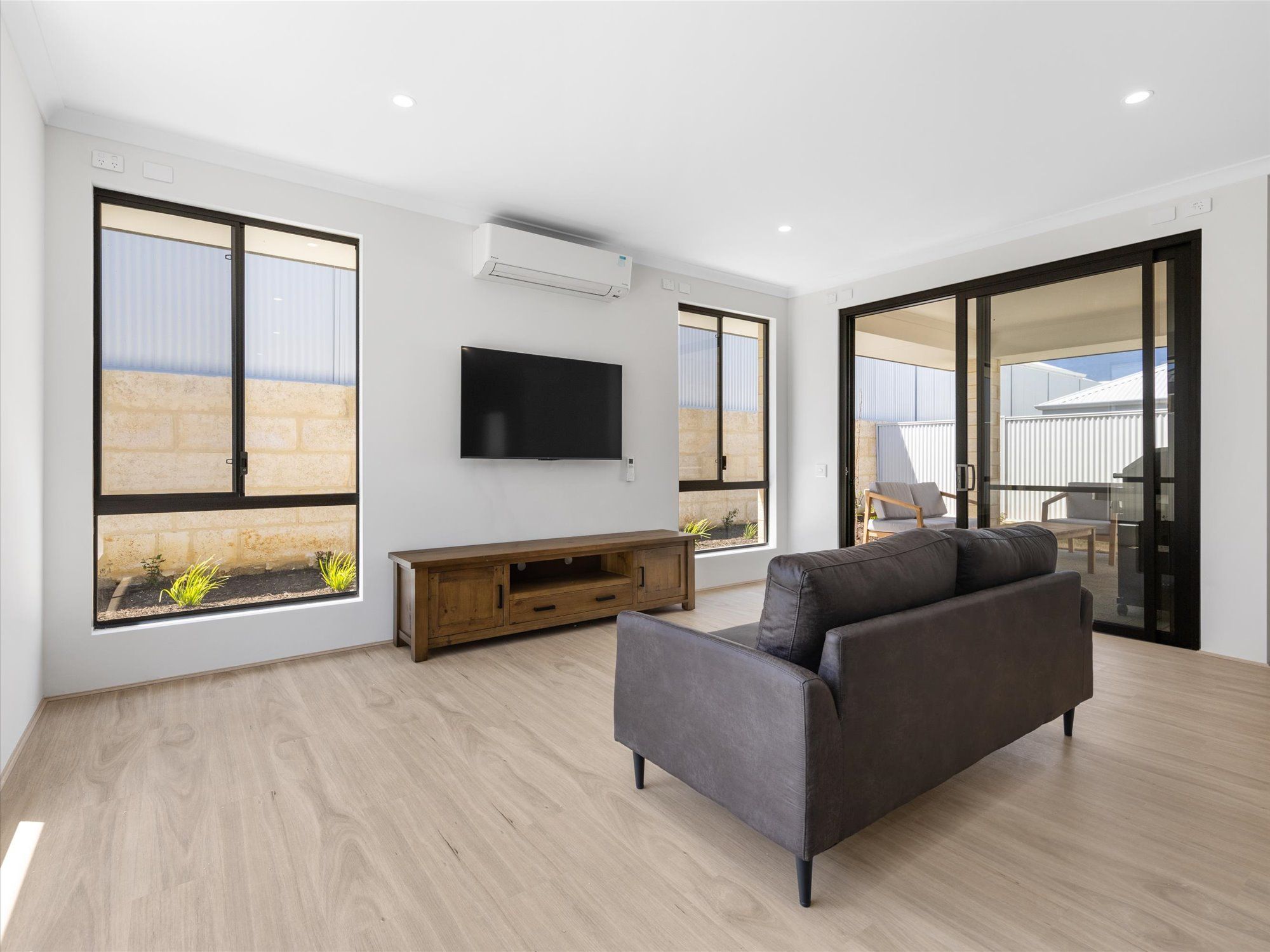 * BRAND NEW * High Physical Support 3 Bedroom Entire Home + OOA Room in Eglinton — Home image 14